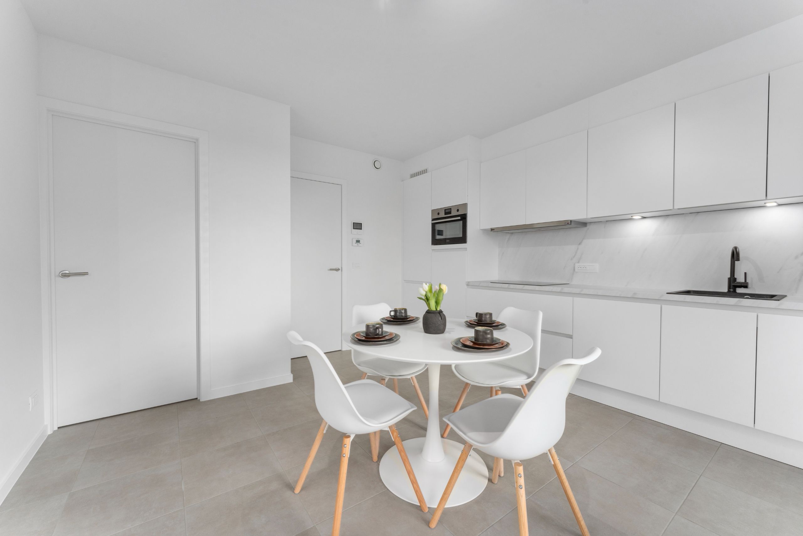 Mooi en lichtrijk nieuwbouwappartement op de hoek van de tweede verdieping foto {{pictureIndex}}