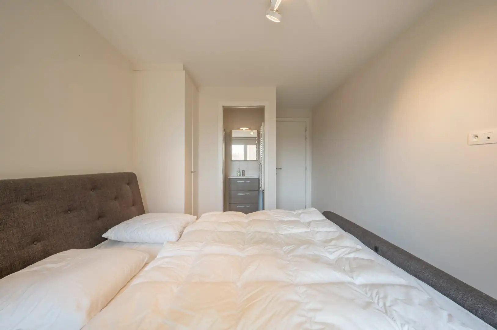 Ruim recent appartement met terras op centrale gegeerde ligging in het Zoute (Dumortierlaan) foto 22