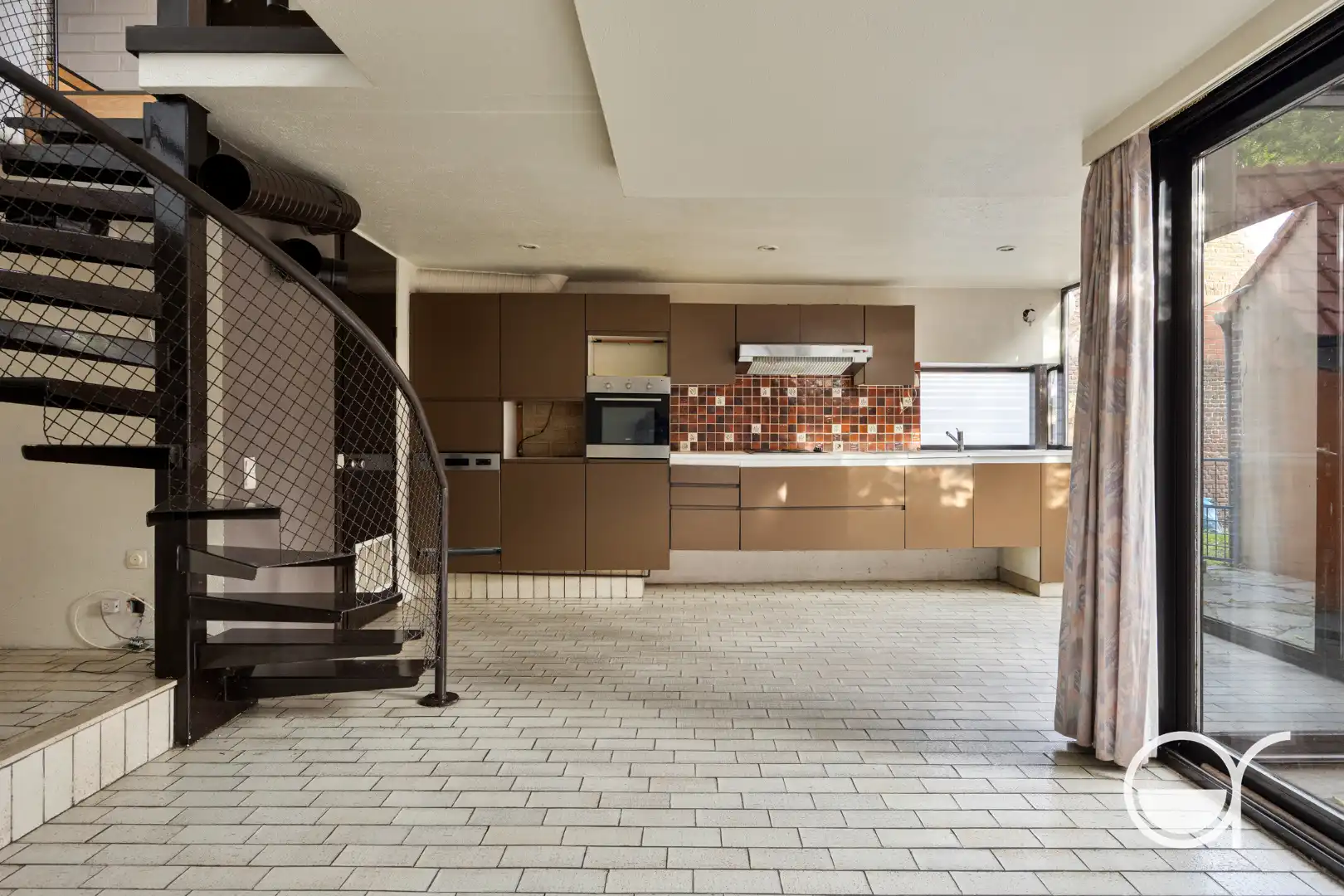 Te renoveren architectenwoning met karakter, koertje en dakterras in Bottelare foto 7