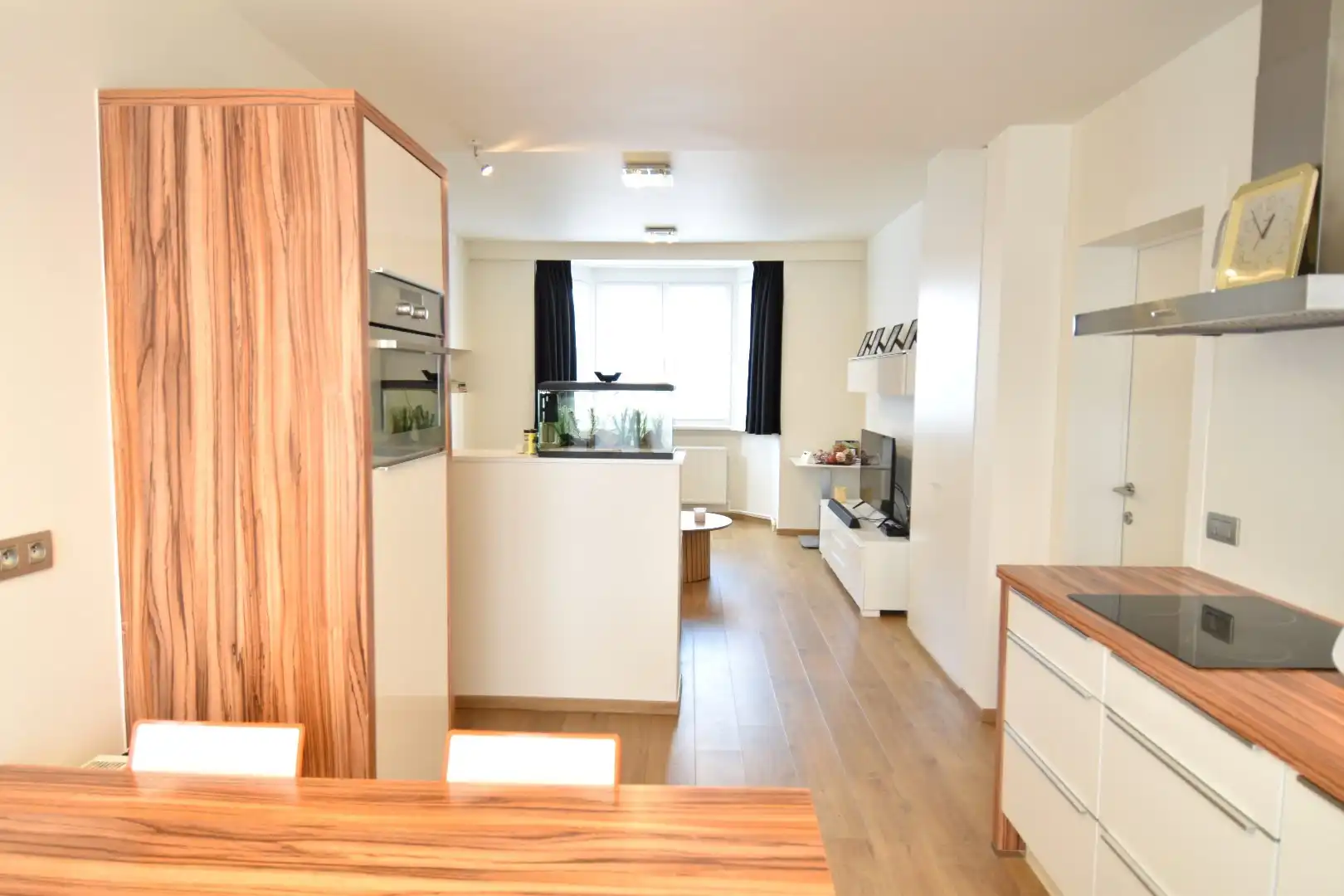 Handelspand op commerciële ligging met bovenliggend 3-slaapkamer appartement te Bissegem foto 7