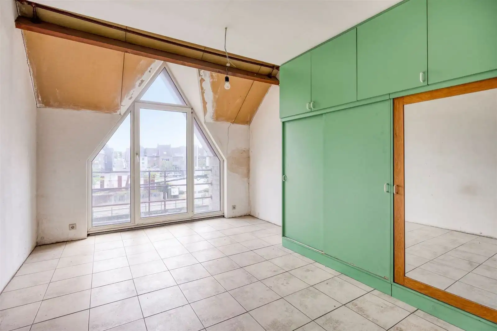 Ruime herenwoning met voormalige dokterspraktijk foto 35