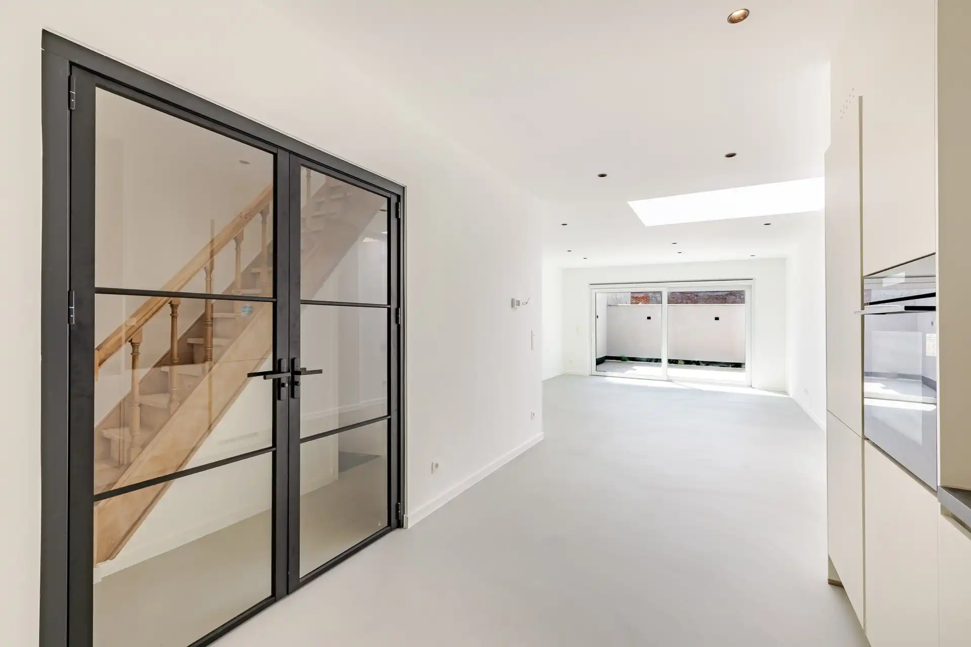 Top gerenoveerde woning met 2 slks en terras foto 5