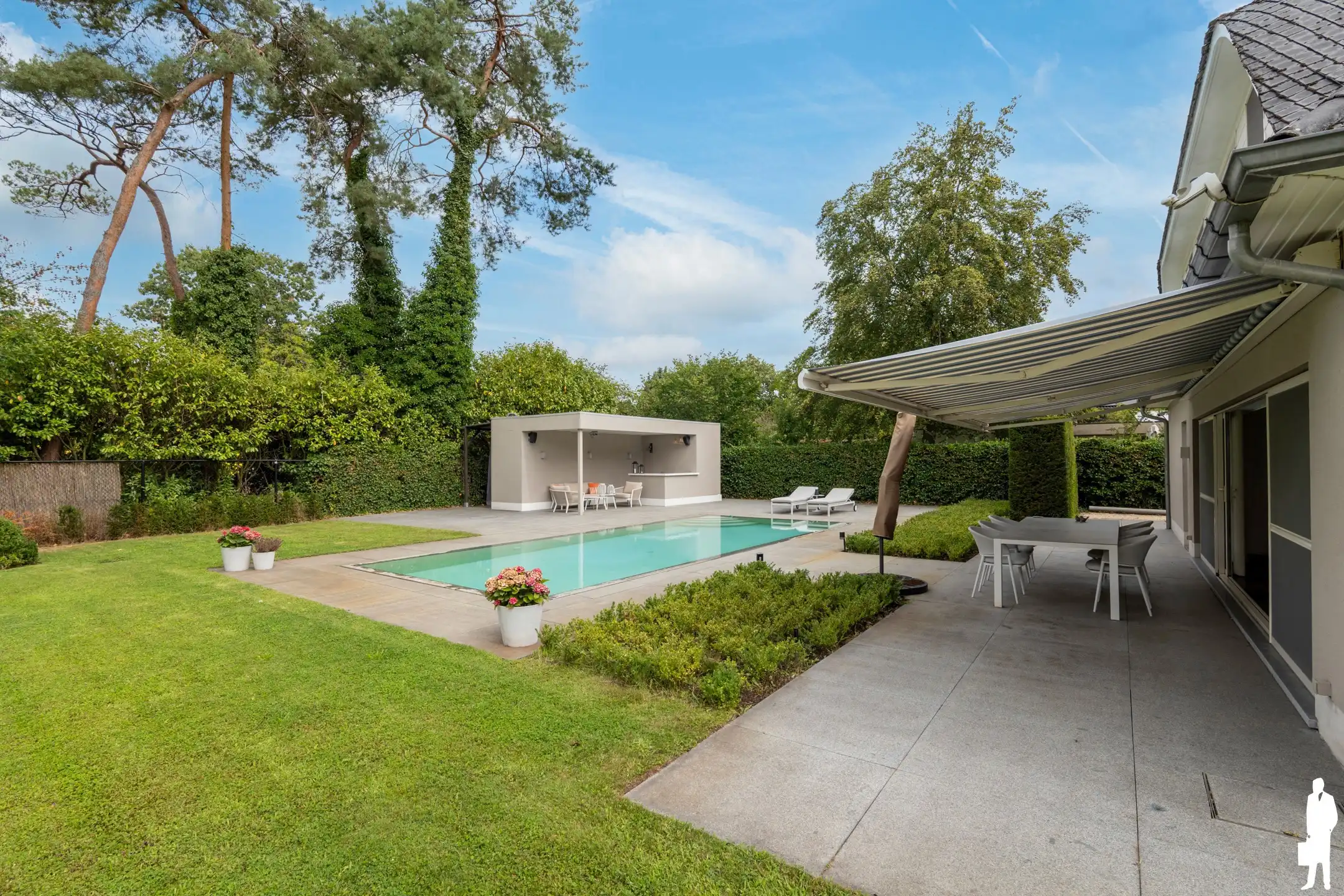 Villa met zwembad en poolhouse op een perceel van 1.350m² foto 18