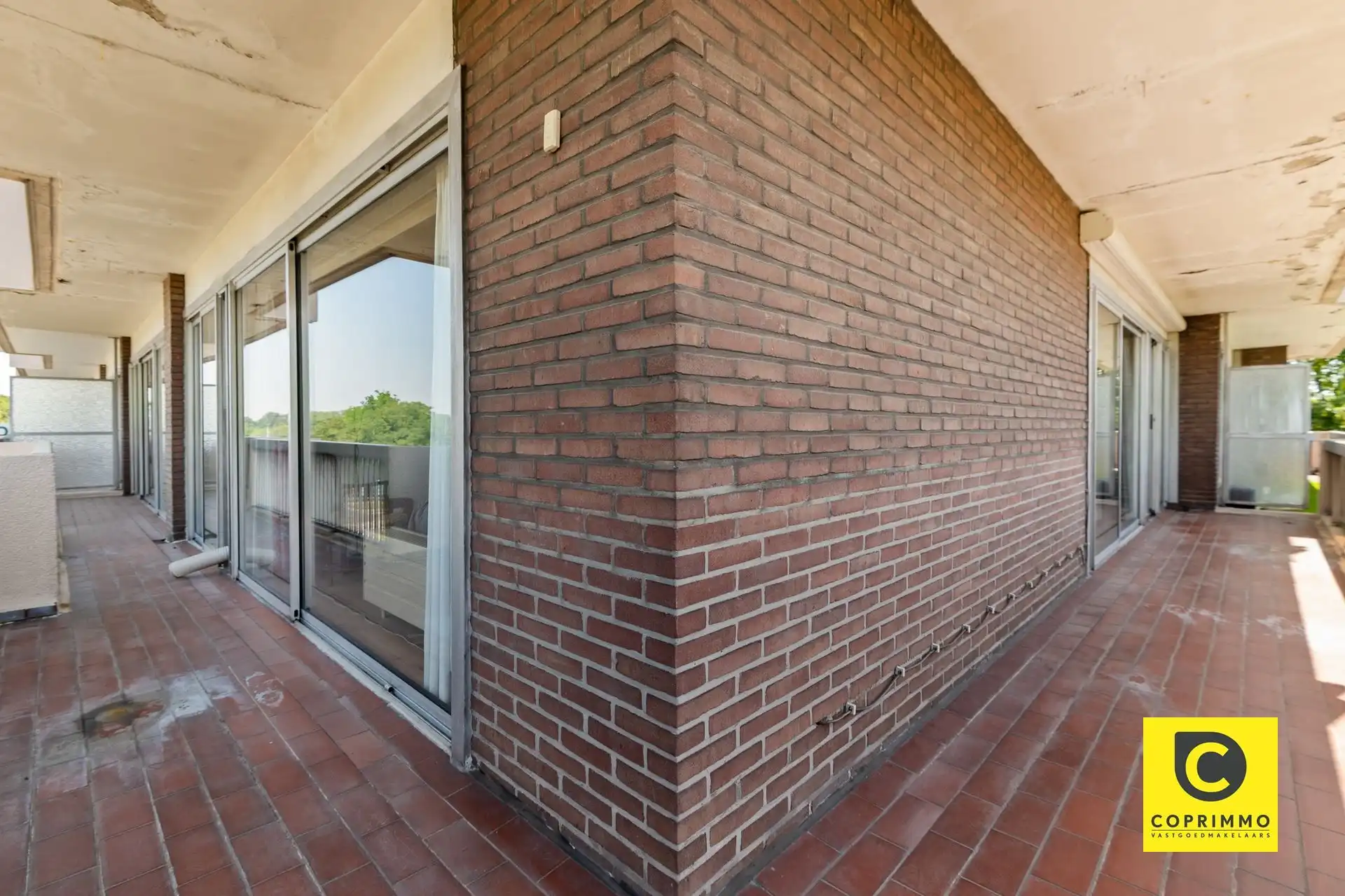 Ruim op te frissen 3 slpk hoek-app met omvangrijk terras! foto 7