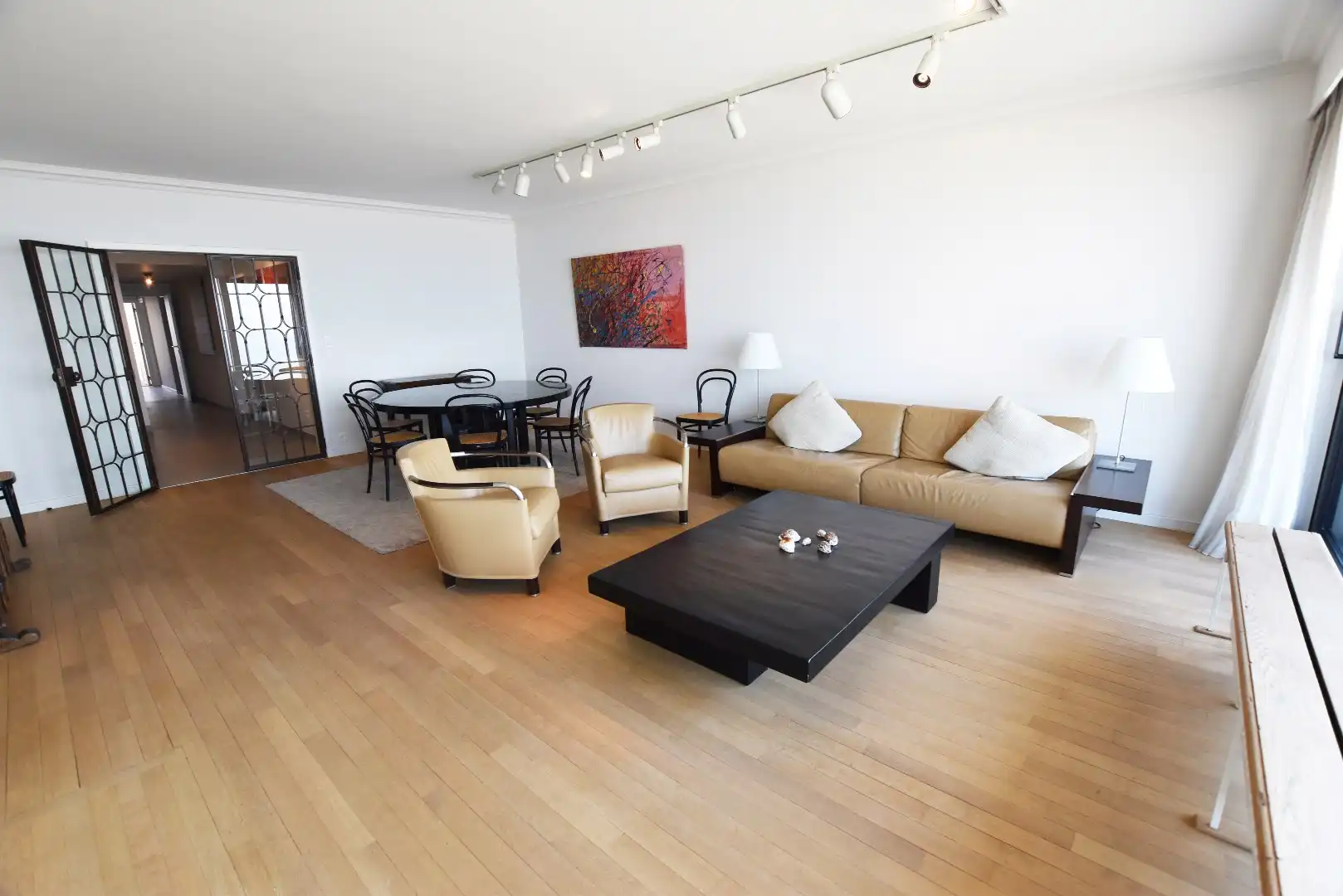 Ongemeubeld appartement, in de gerenommeerde residentie “Globe”, prachtig gelegen op de Zeedijk in het Zoute foto 4