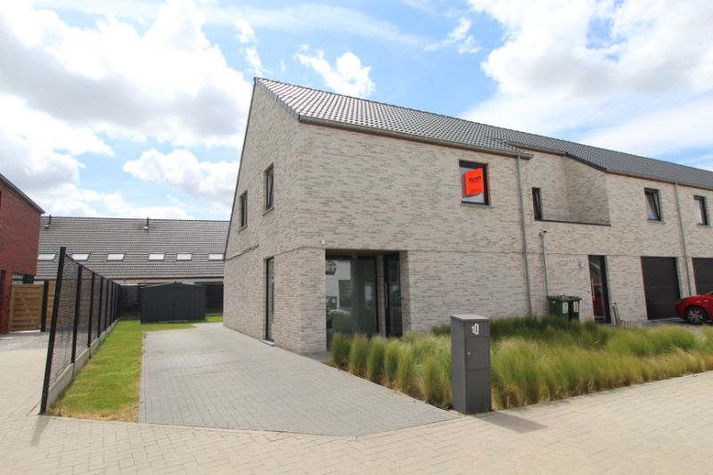 Recente hoekwoning bij centrum Poperinge foto {{pictureIndex}}