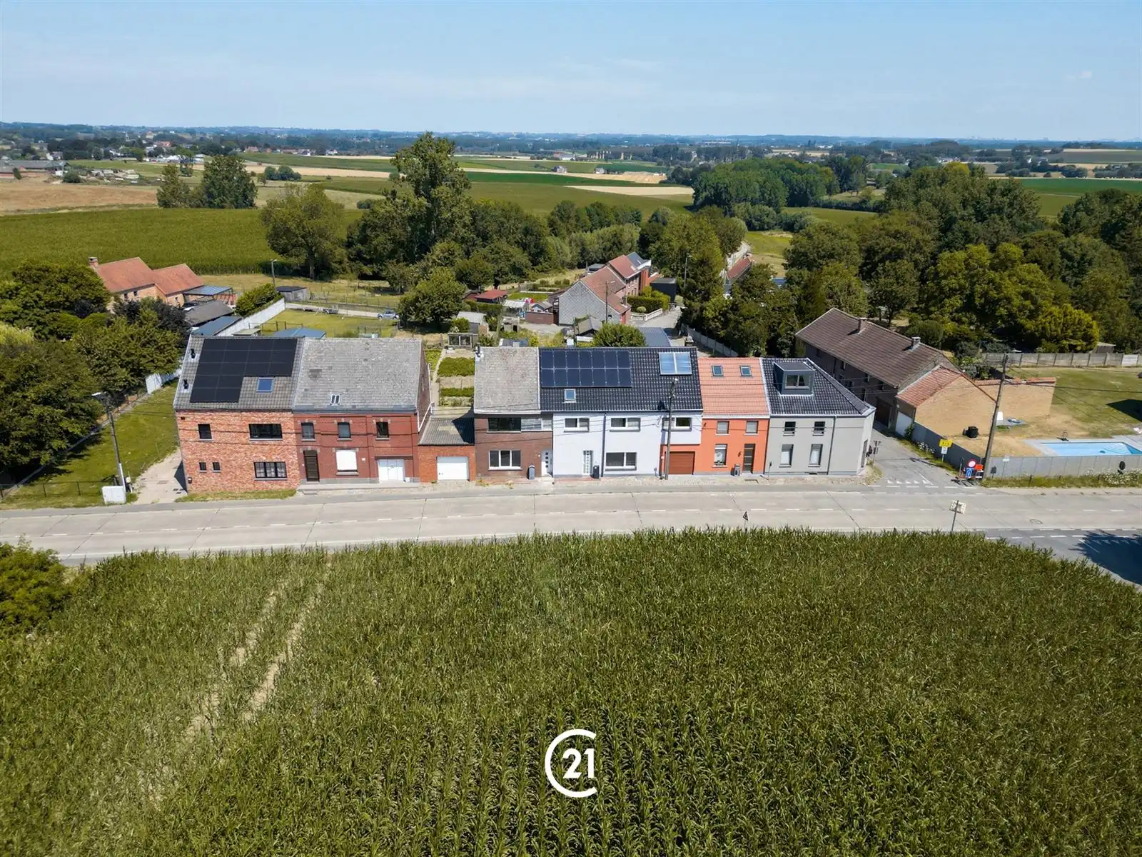 Verder af te werken woning met tuin en parking achteraan foto 2
