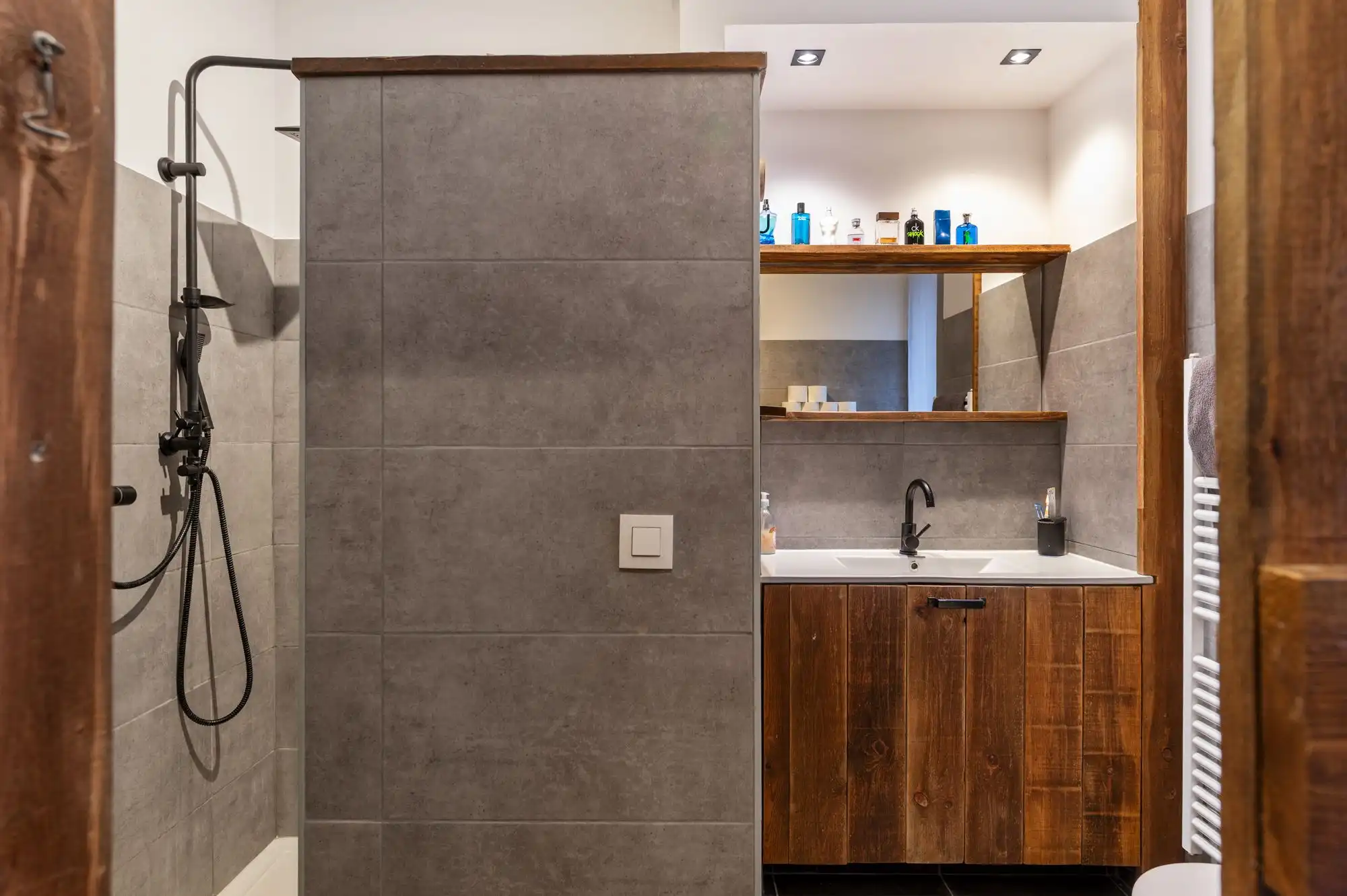 Trendy instapklaar appartement met twee slaapkamers én terras in Essen! foto 9