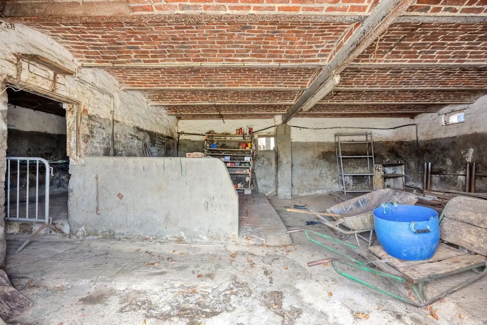 Alleenstaande woning met schuur en omliggende weiden  foto 21