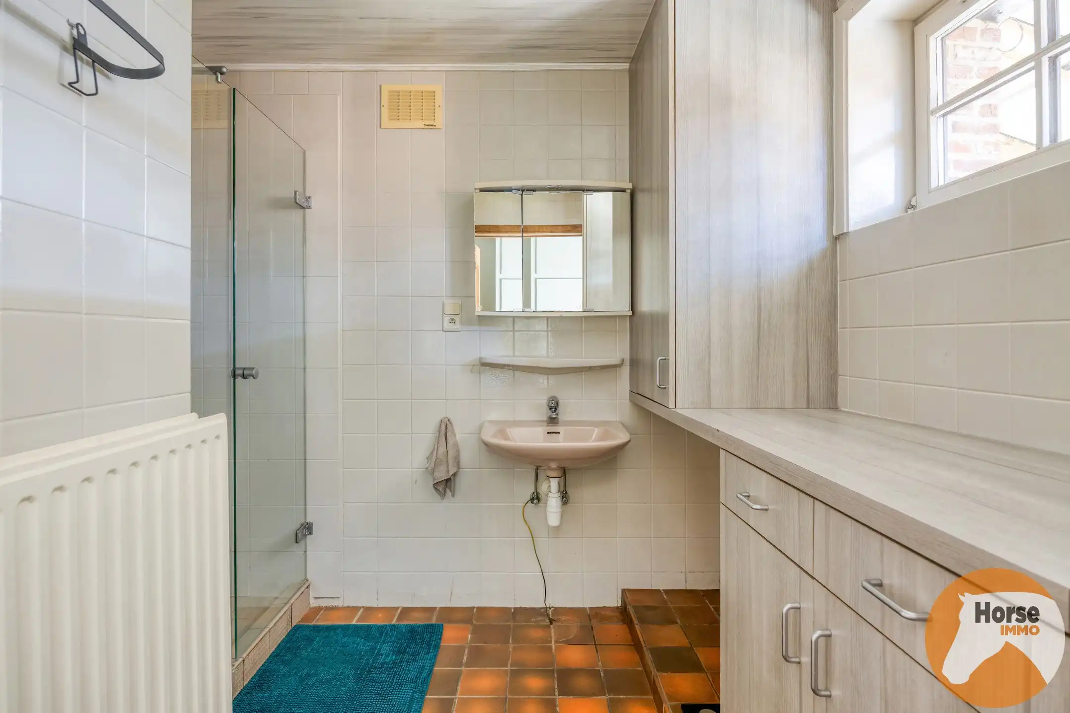 LOKEREN - Ruime, te renoveren woning met opslagmogelijkheden foto 14