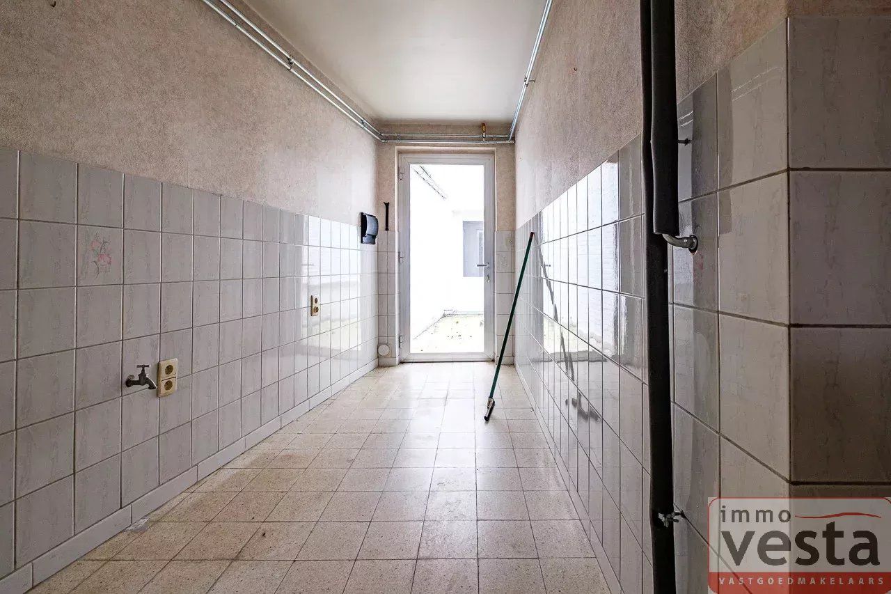 Te renoveren handelsruimte met woonst op toplocatie foto 9