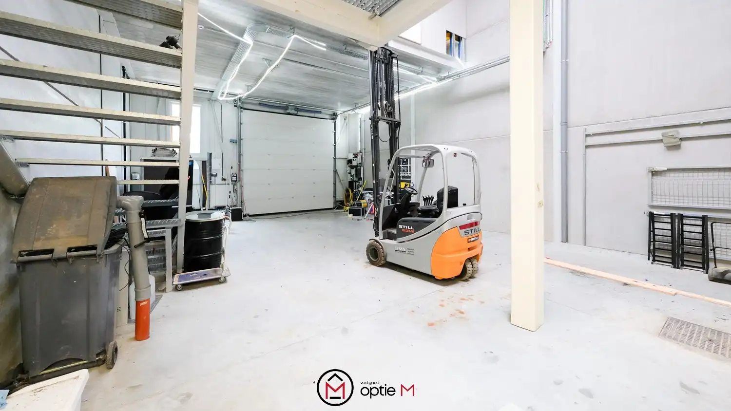 Bedrijfshal te koop in Bilzen-Hoeselt – instapklare opslagruimte met kantoor nabij E313 foto 3