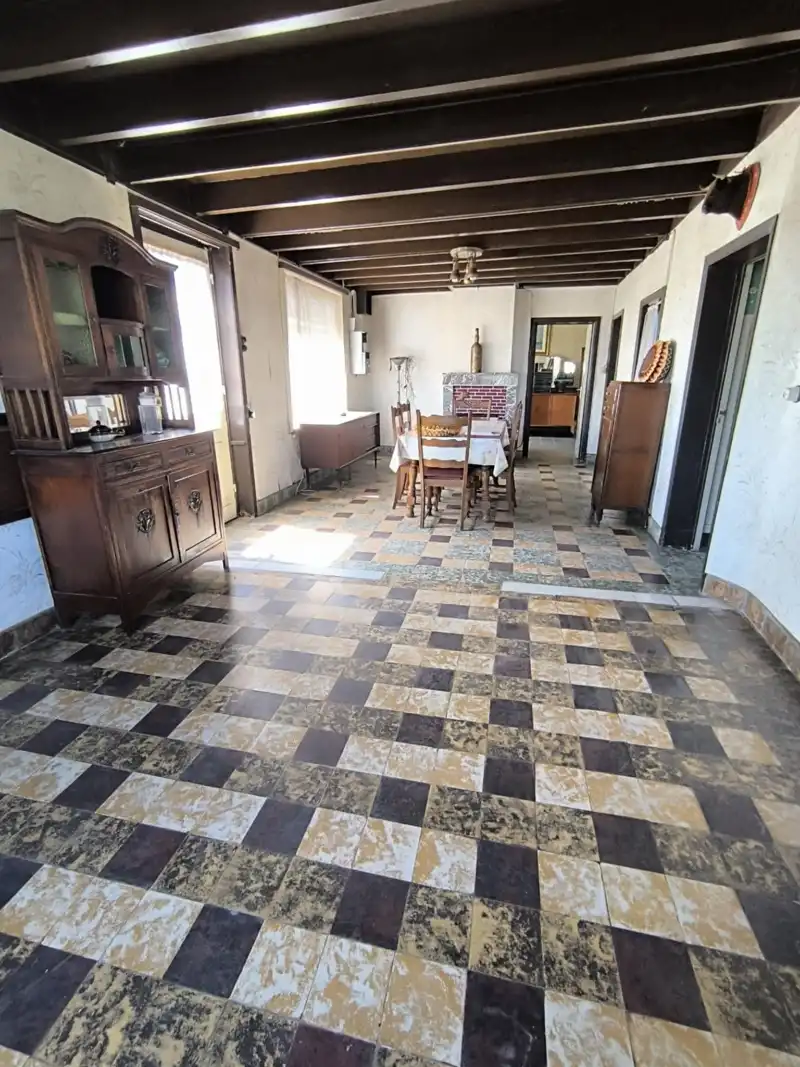 Hoeve met bijgebouwen foto 3