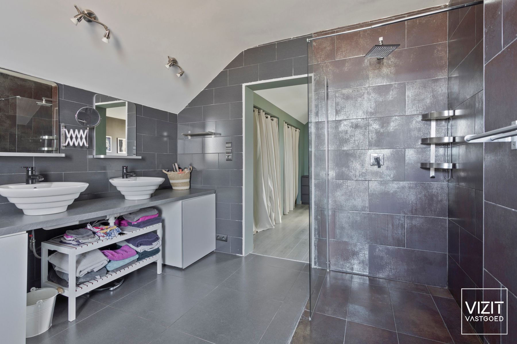 Uitstekend gelegen villa met 4 slaapkamers foto 11