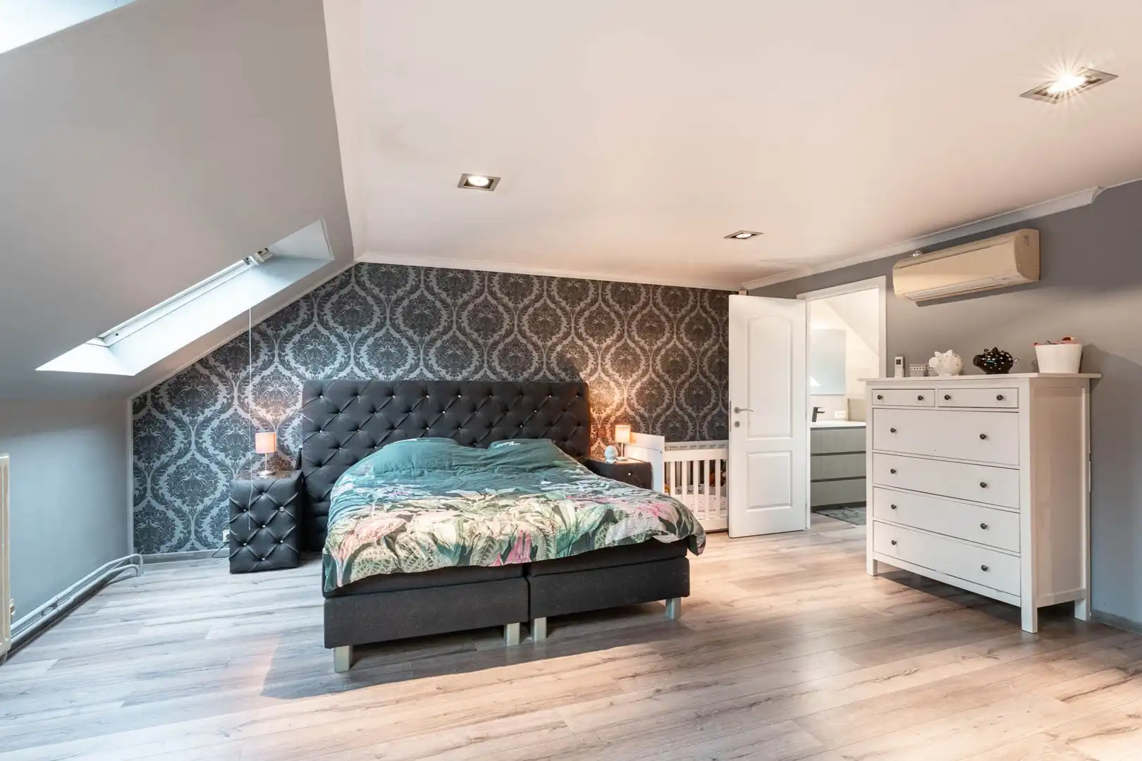 Instapklare woning met commercieel gelegen handelspand te Halen foto 14