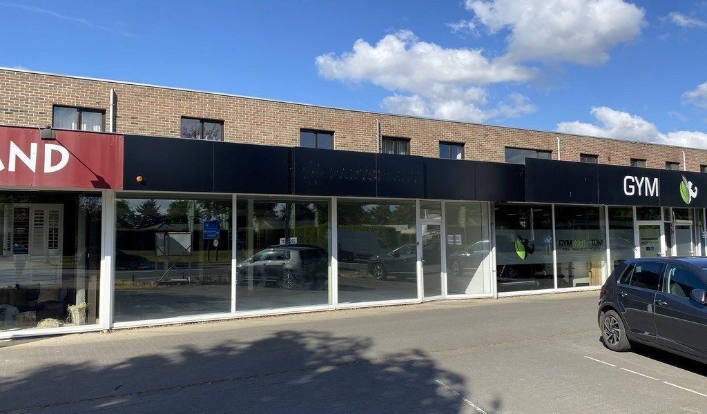 Baanwinkel te huur op zichtlocatie langs N9 in Lievegem foto 2