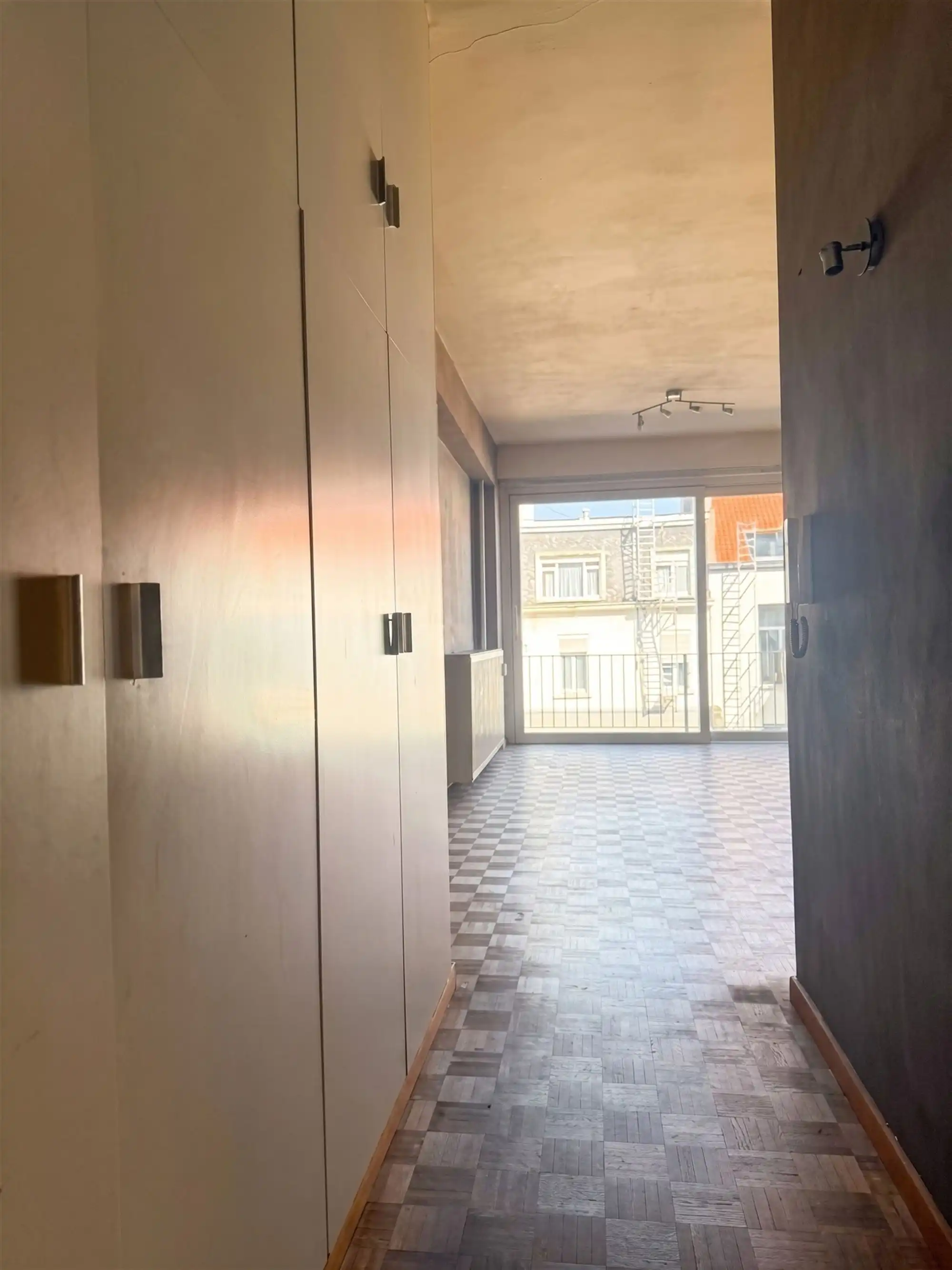Op te frissen lichtrijke studio op toplocatie foto 9