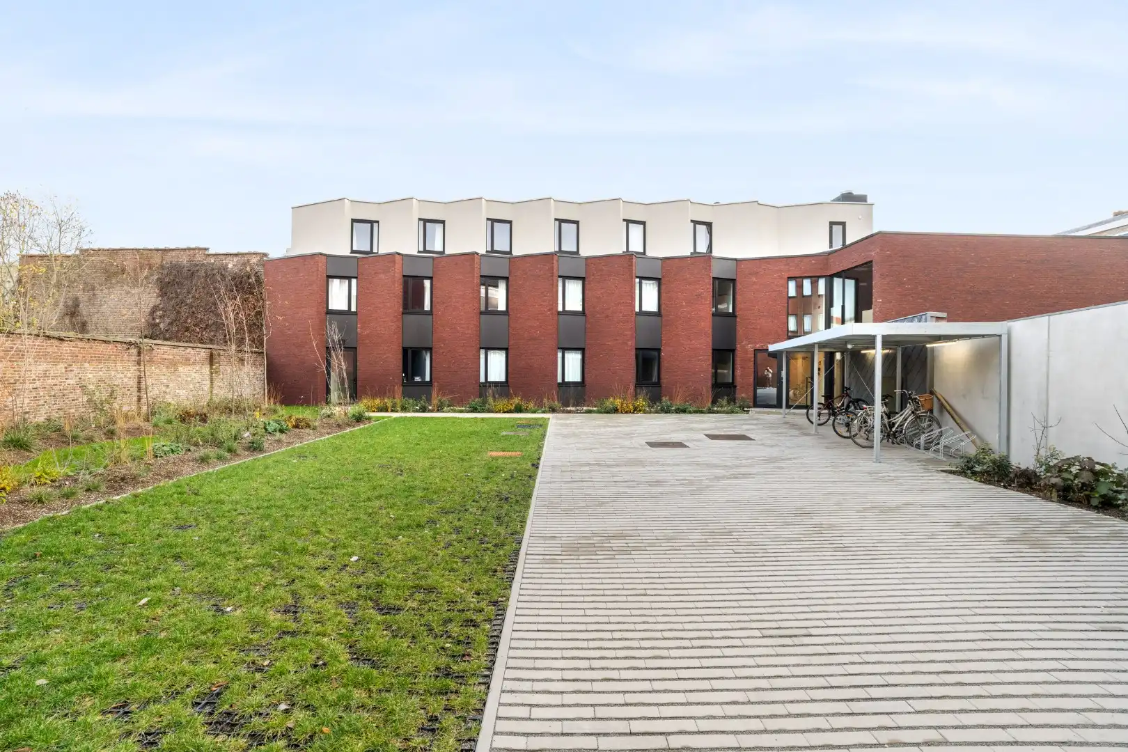 Gelijkvloerse nieuwbouwstudentenkamer met privébadkamer in hartje Kortrijk foto 10