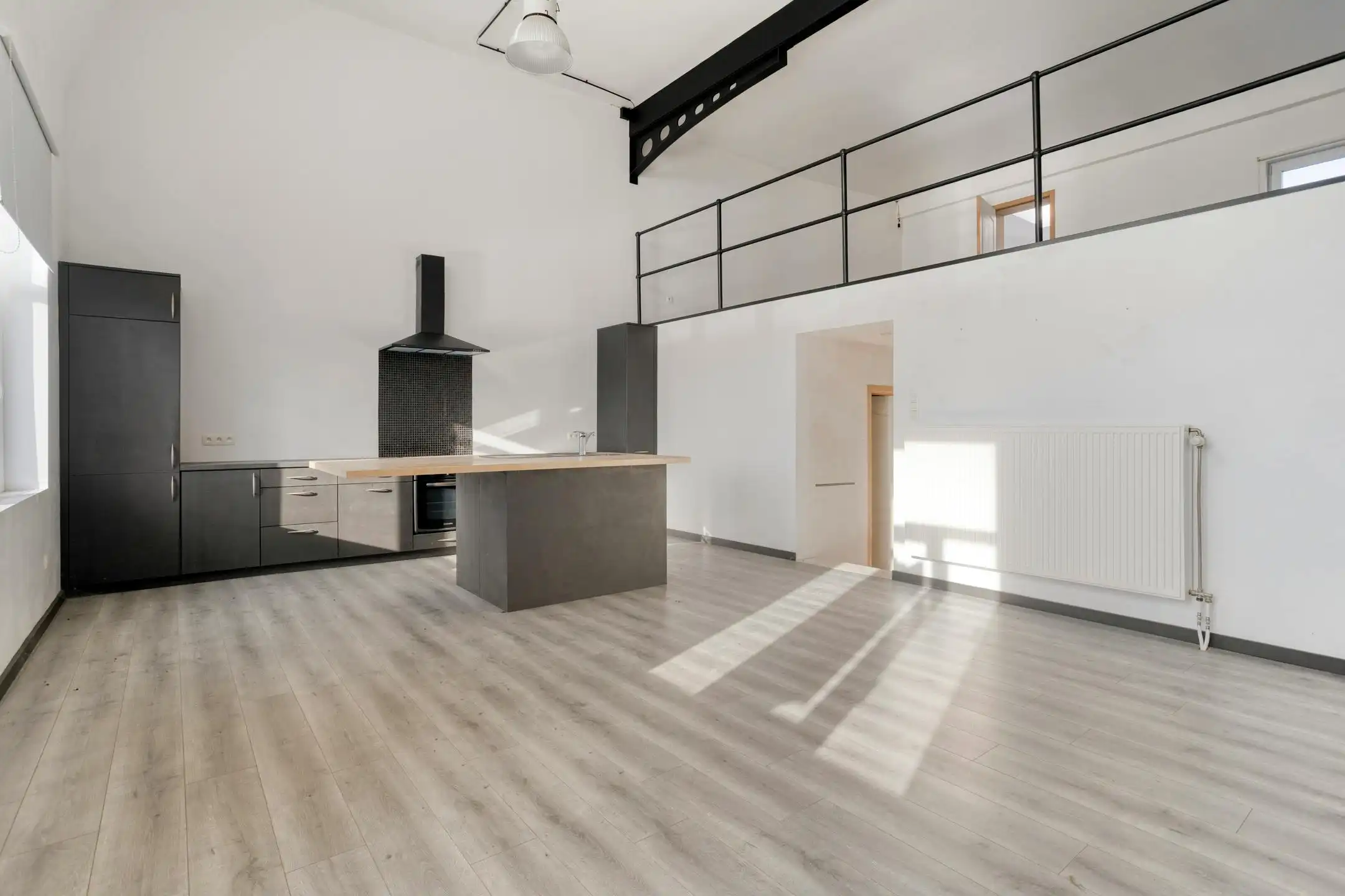Huis met handelsgelijkvloers en atelier te koop in Adegem foto 3
