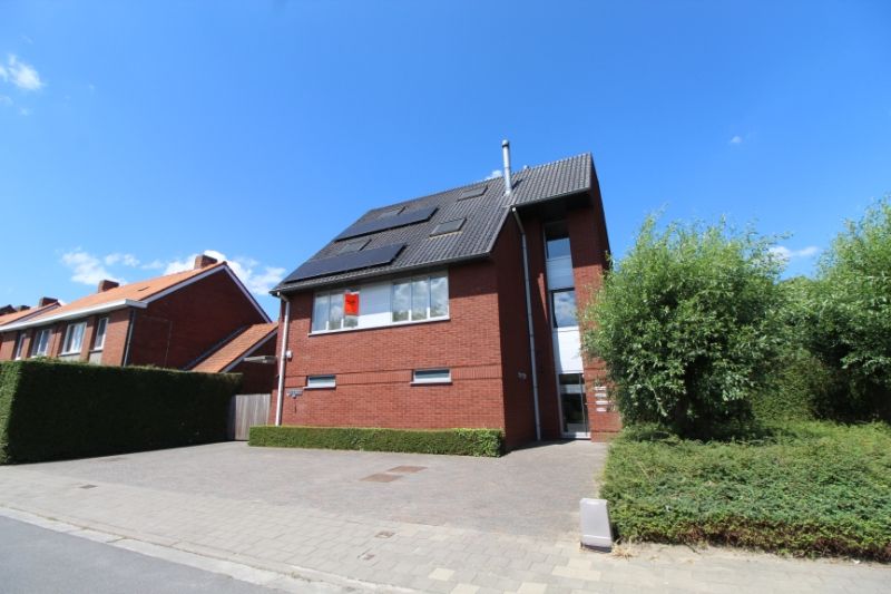 Instapklaar appartement met ruim terras te huur in centrum Roeselare foto 6