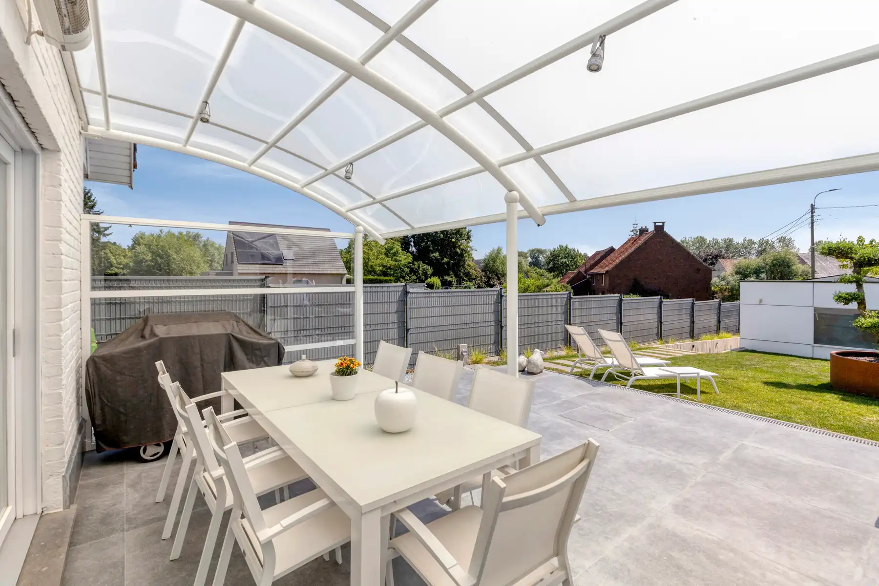 Charmante villa op toplocatie met ruime garage foto 27