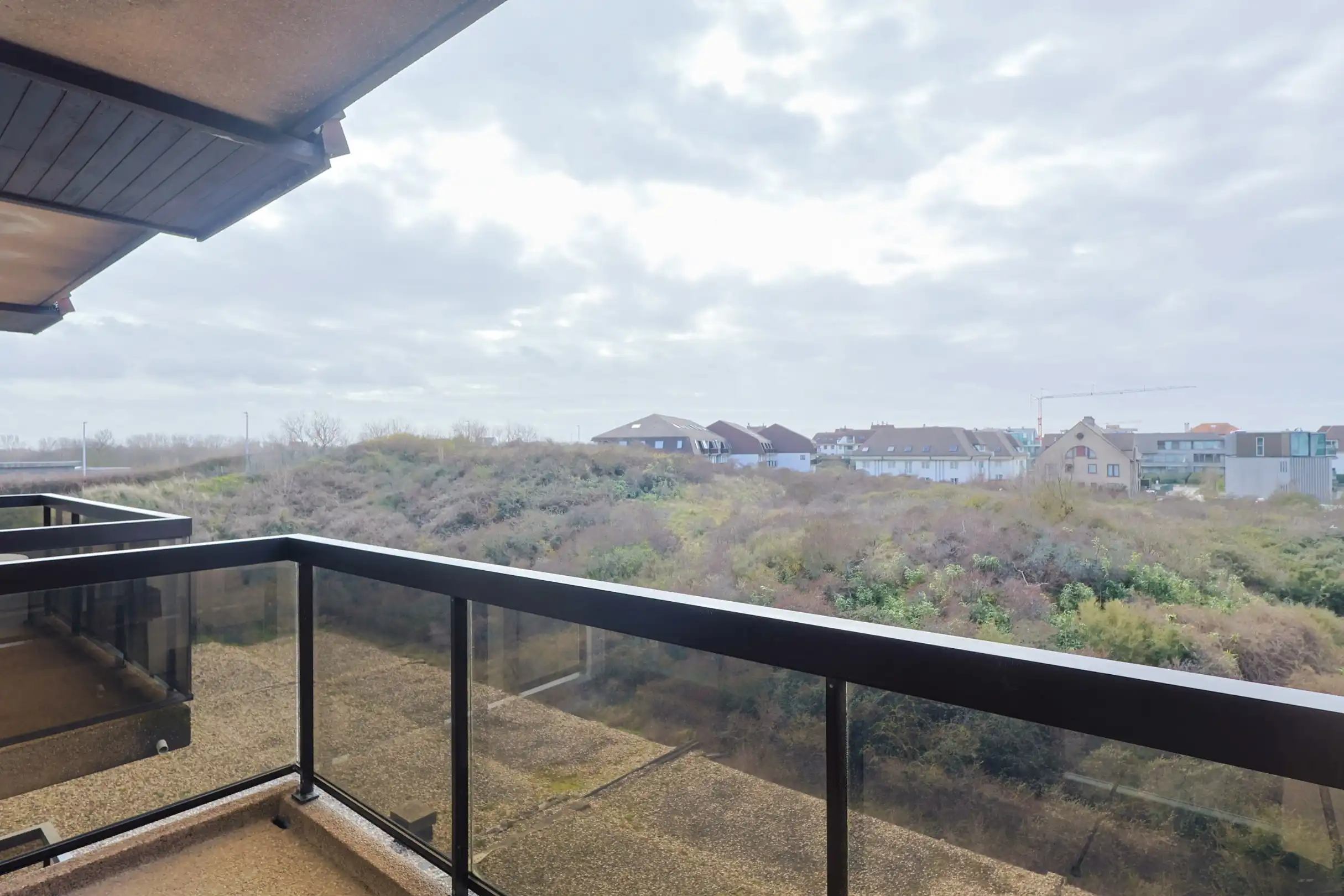 Studio met eigen terras, kelder en parkeerplaats foto 9