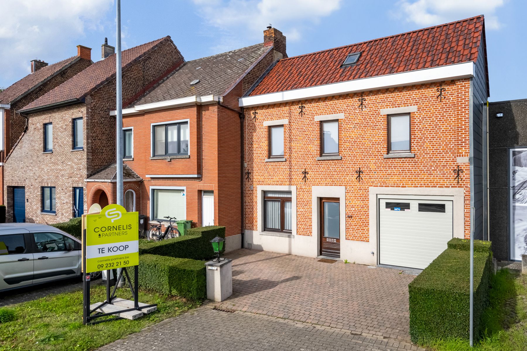 Compromis in opmaak: Instapklare woning met tuin en oprit ! foto 1