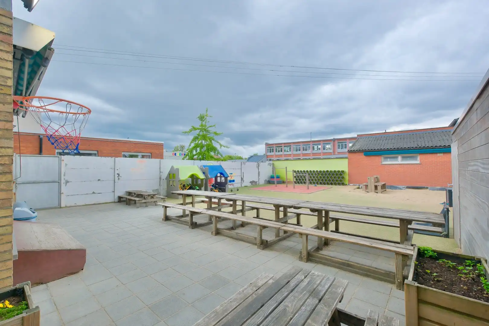 Torhout – Ruim handelspand/woning met 4 slpks en garage op 385 m² foto 19
