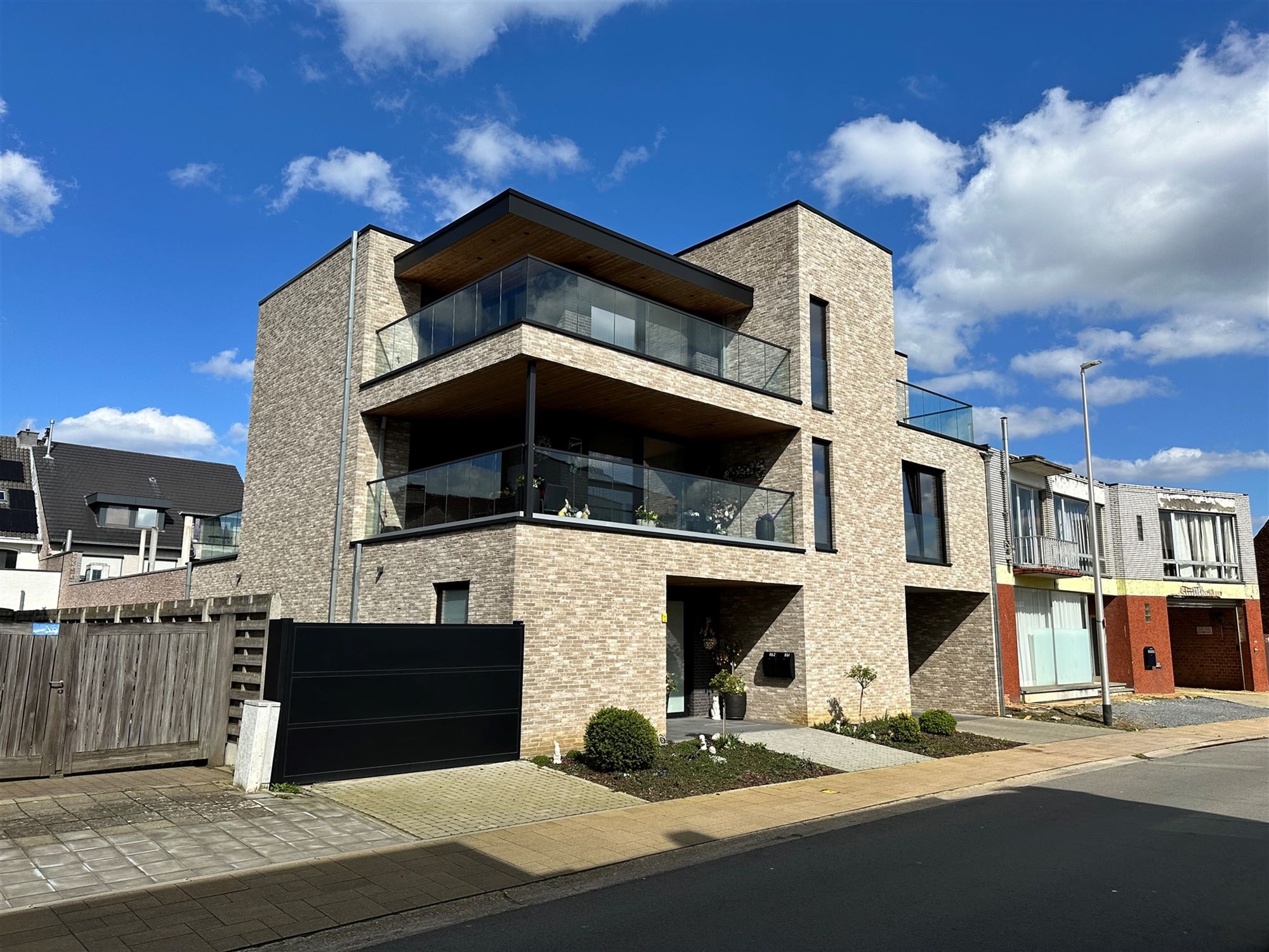 UNIEKE PENTHOUSE MET 2 SLAAPKAMERS, RUIME TERRASSEN EN GARAGE TE PAAL foto 13