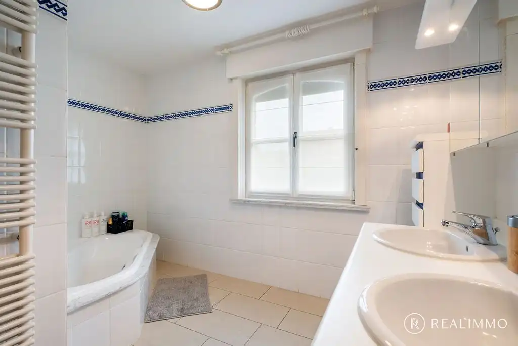 Ruime villa op 911m² in een rustige, groene omgeving te Sint-Eloois-Vijve foto 16
