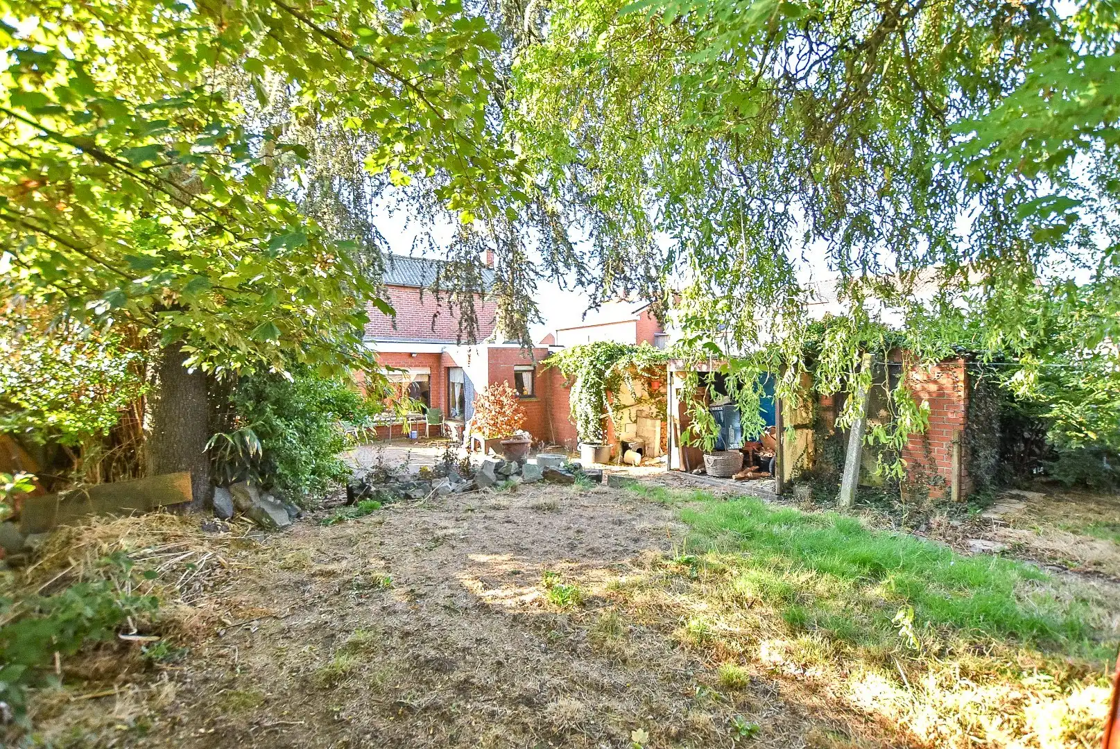 Te renoveren woning op een perceel van 392m² te Houthulst! foto 3