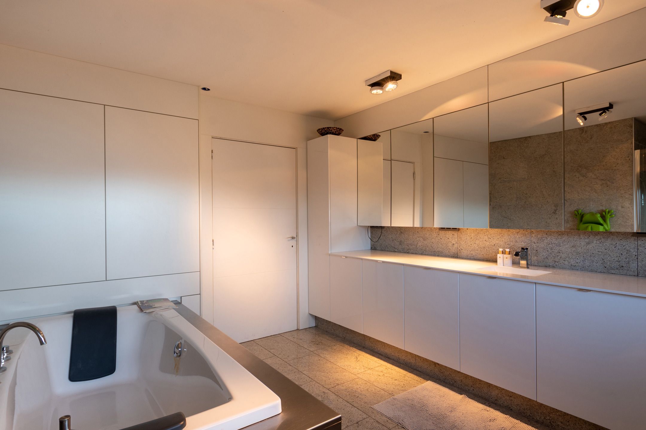 Ruime en energiezuinige villa in doodlopende straat foto 19