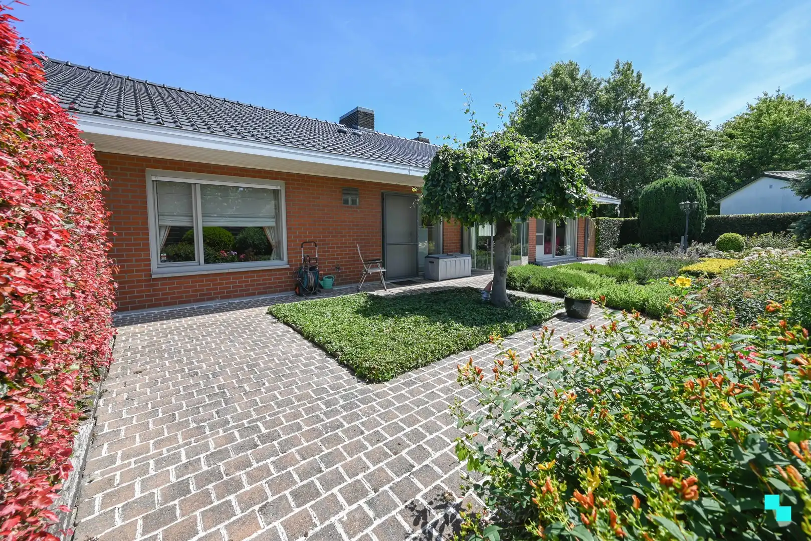 Ruime bungalow nabij centrum van Oostrozebeke foto 24