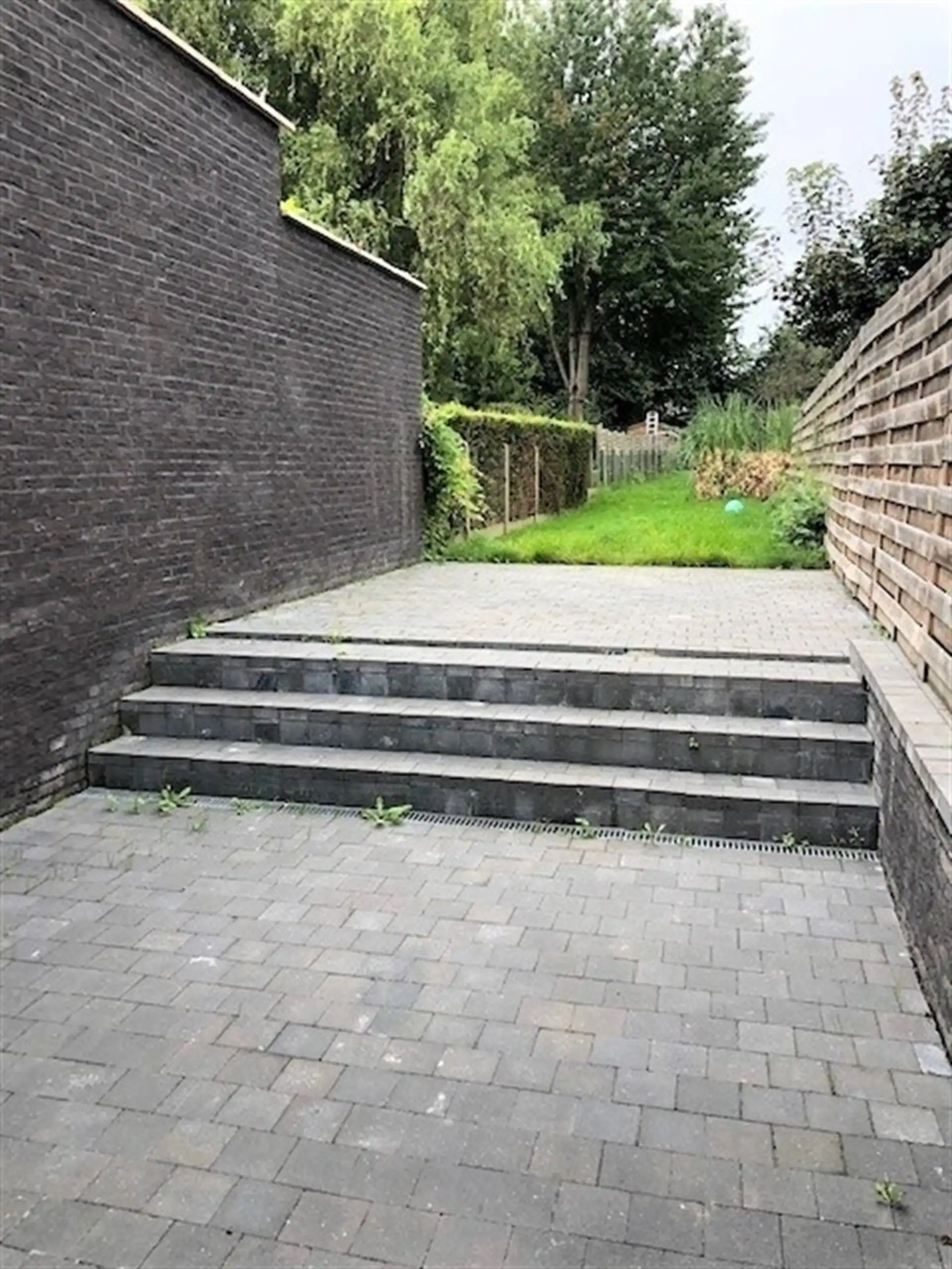 Ruime woning met vier slaapkamers en grote tuin te Aalst foto 12