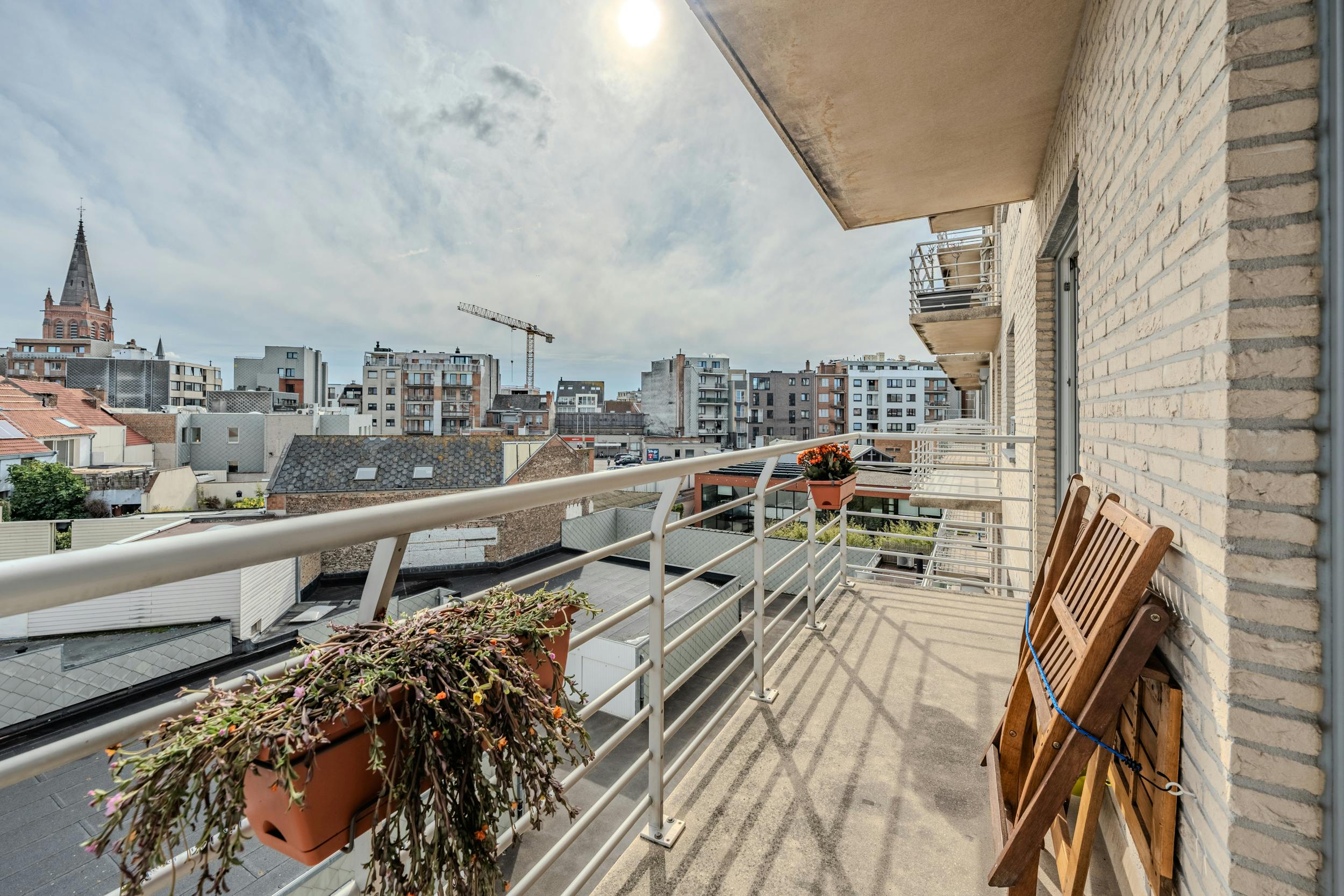 Instapklaar 2-slaapkamerappartement met terras in Oostende foto 12