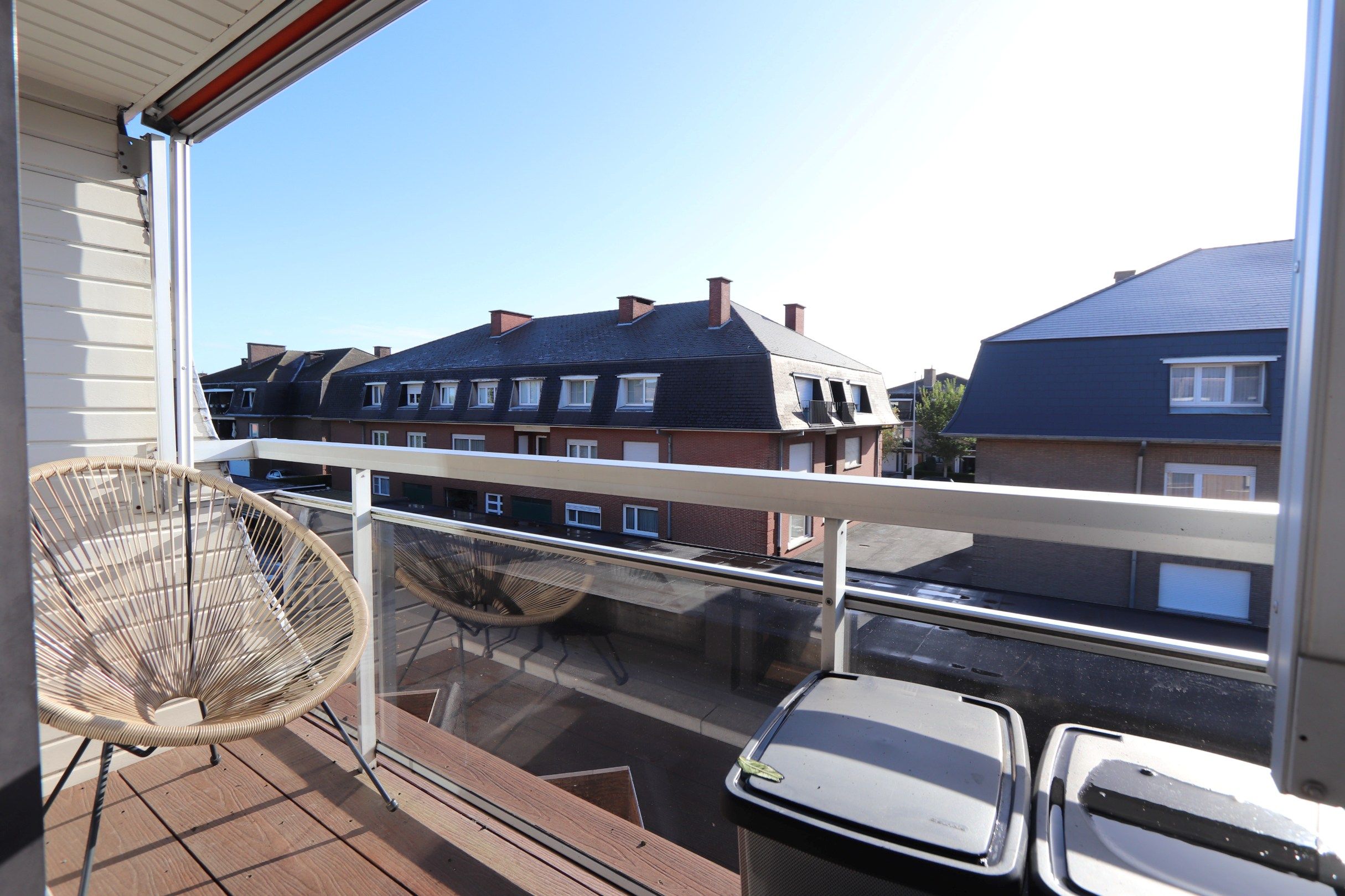 GERENOVEERD 2 SLAAPKAMER APPARTEMENT MET GARAGE foto 2