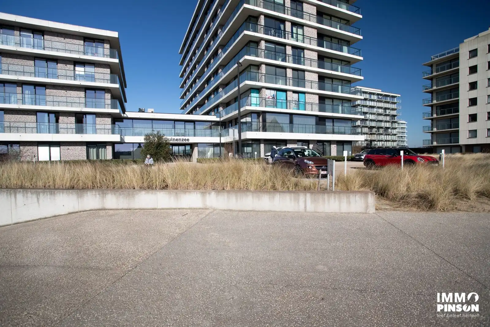 Lichtrijke assistentieflat met wijds zicht op zee, strand en duinen foto 13
