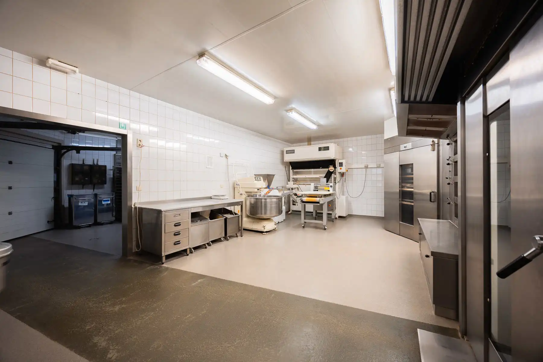Veelzijdig handelspand met ruime woning op toplocatie foto 19