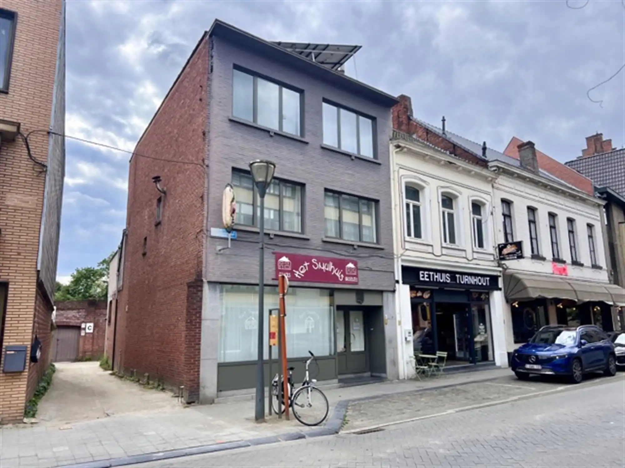 Handels-gelijkvloers met 3 slaapkamer bovenwoning foto 31