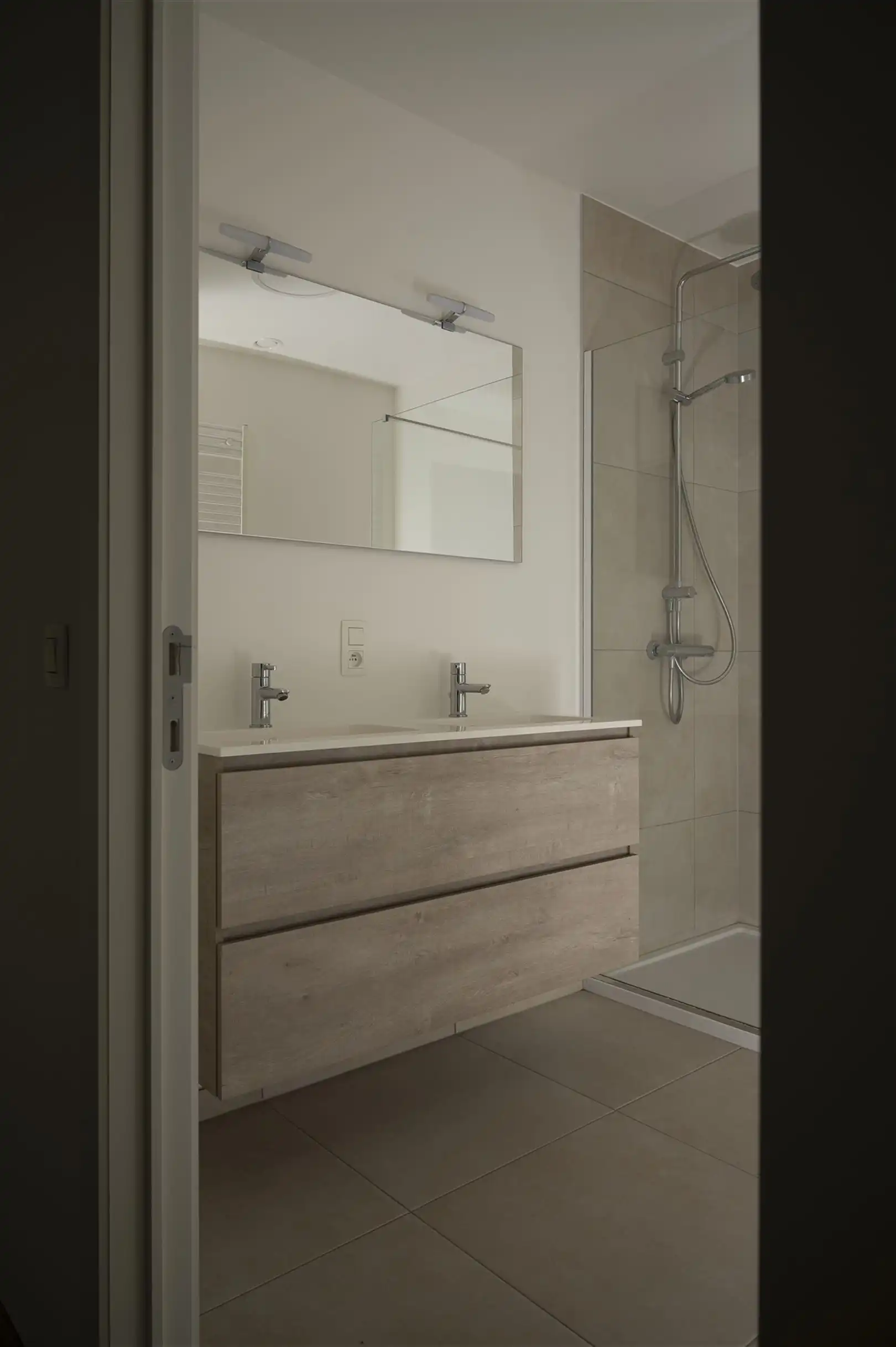 Gelijkvloers nieuwbouw appartement te huur  foto 13