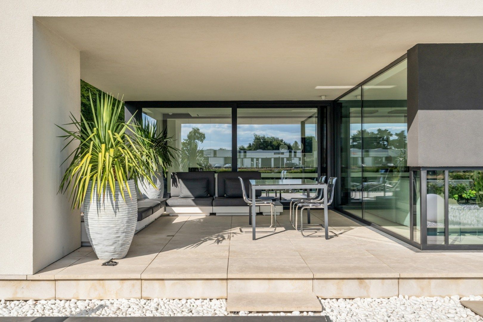 Unieke designvilla met zwembad en panoramisch uitzicht op het Albertkanaal foto 39