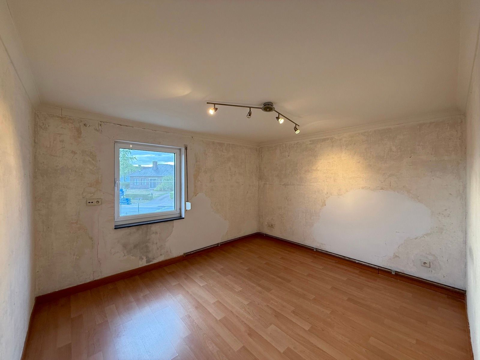 Half open woning met 4 slaapkamers, tuin en garage foto 13