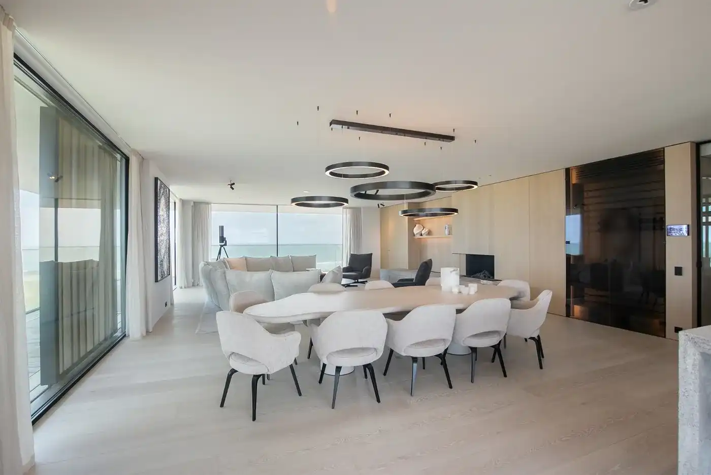 Uiterst smaakvol en top-notch afgewerkt appartement met panoramische zeezichten te Cadzand foto {{pictureIndex}}