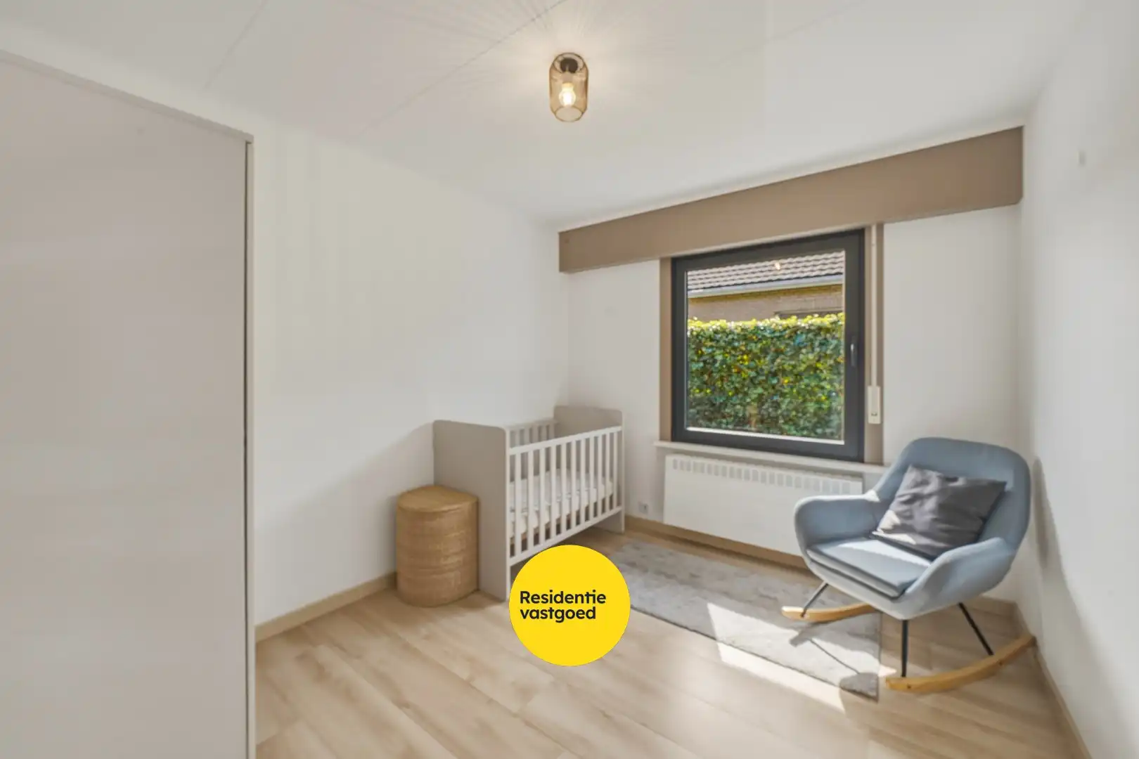 Instapklare ruime bungalow met zongerichte tuin in hartje Oudenburg! foto 16