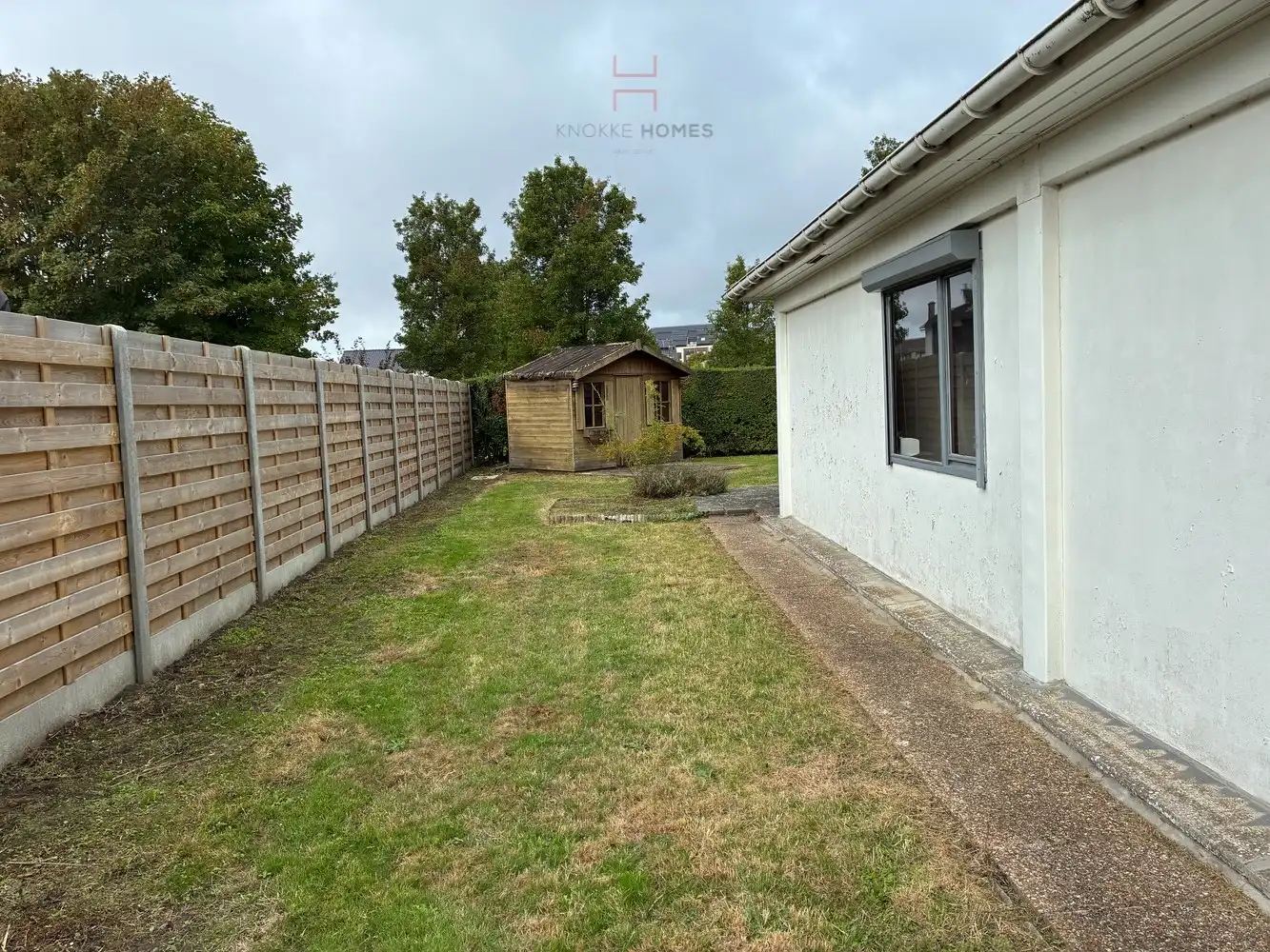 Charmante bungalow met renovatiepotentieel op een mooi perceel in Knokke-Heist foto 4