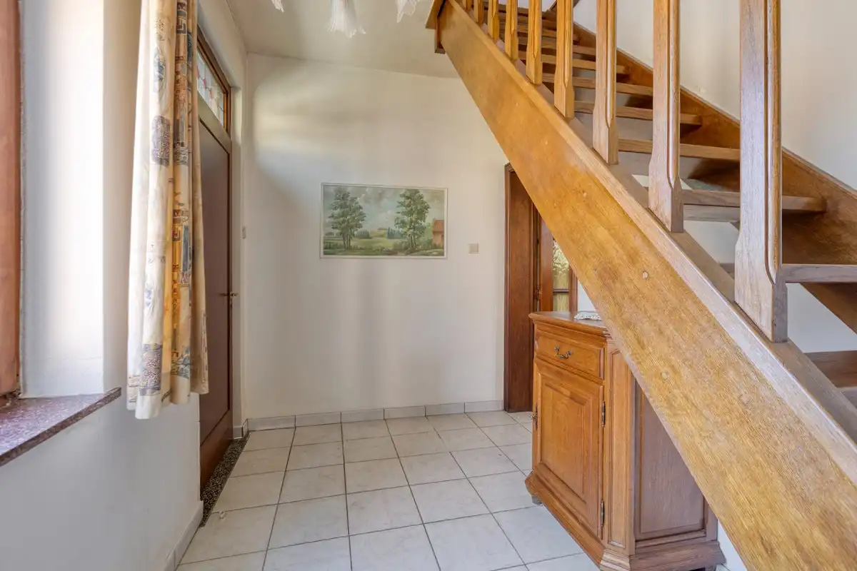 Te renoveren woning met veel potentieel op rustige ligging foto 3