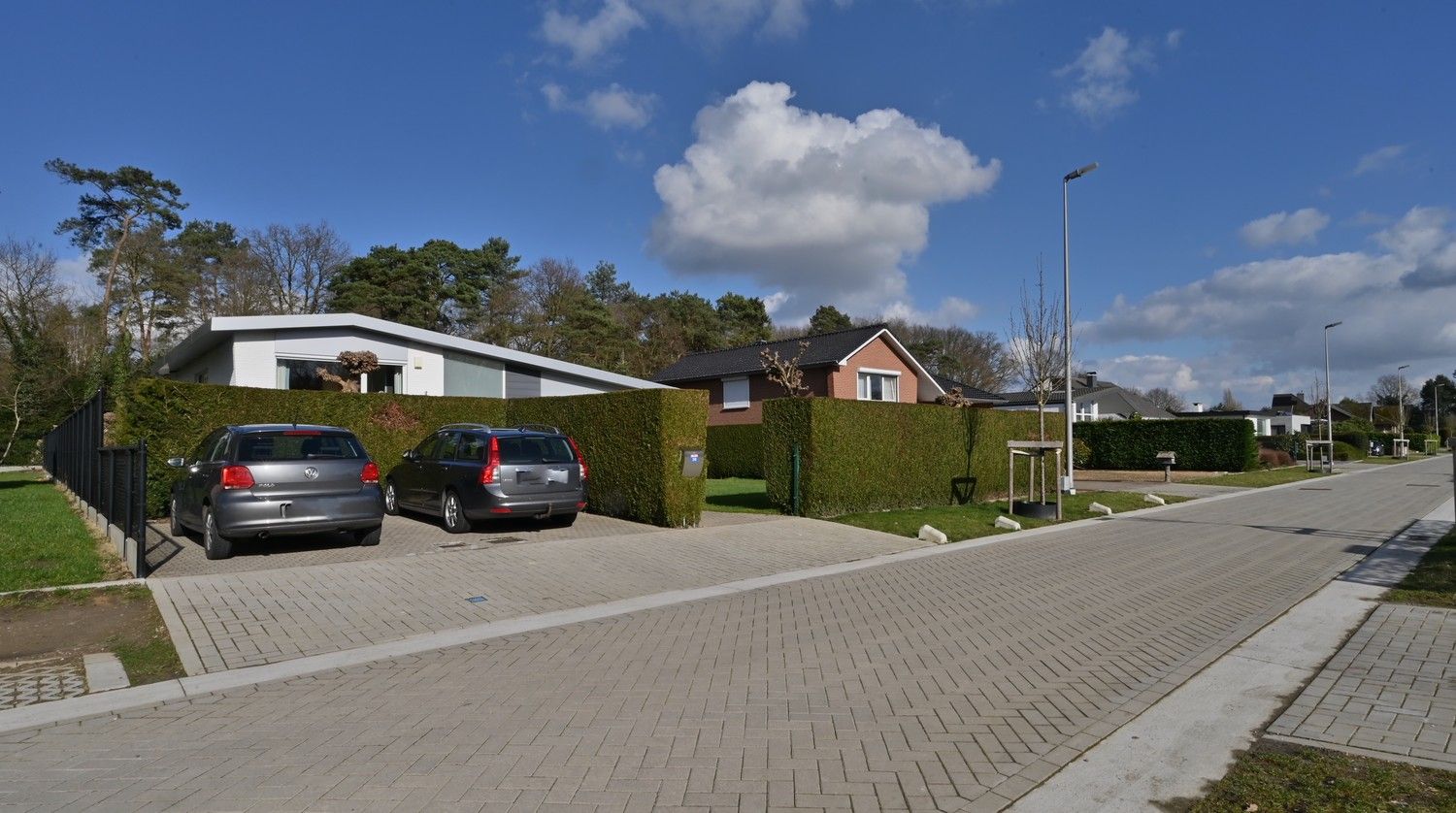 Moderne split-level bungalow met 4 slaapkamers en 2 badkamers, op prachtige bosrijke locatie te Lanaken-Neerharen foto 26