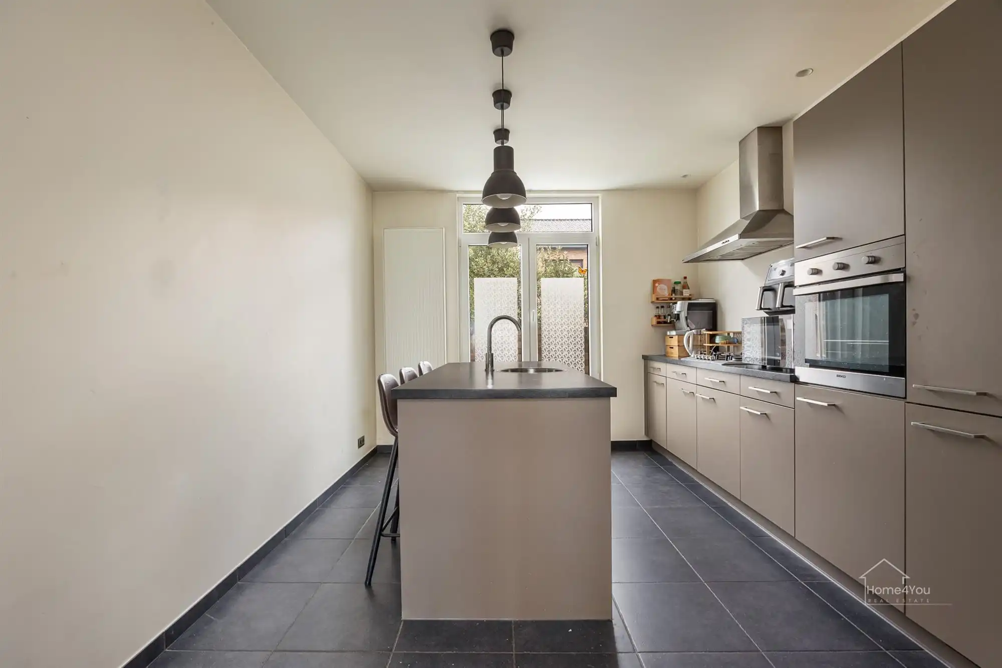Instapklare woning met ruime tuin in Antwerpen te koop!  foto 4