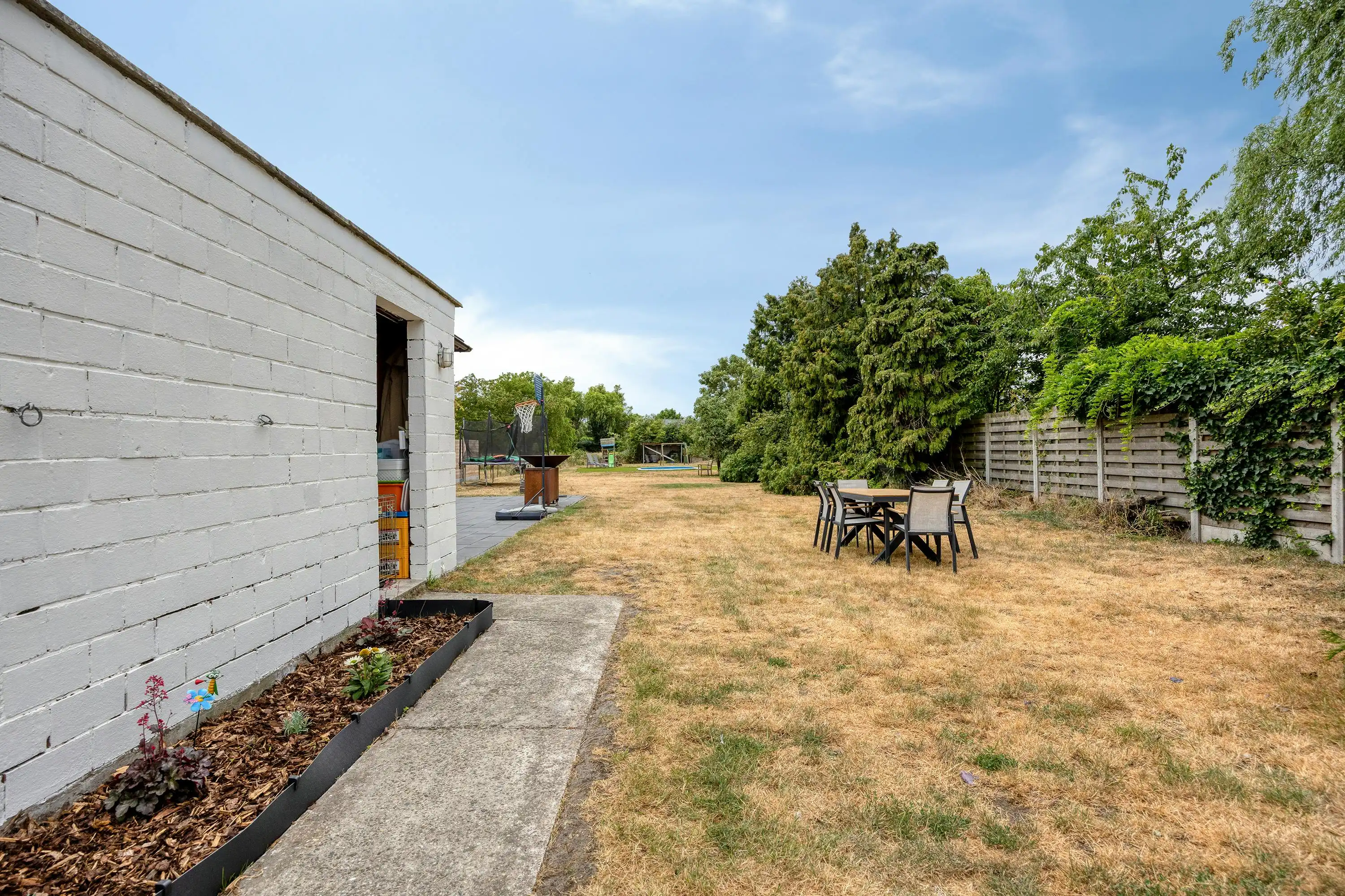 Instapklaar huis met grote tuin te koop in Zandvliet! foto 23