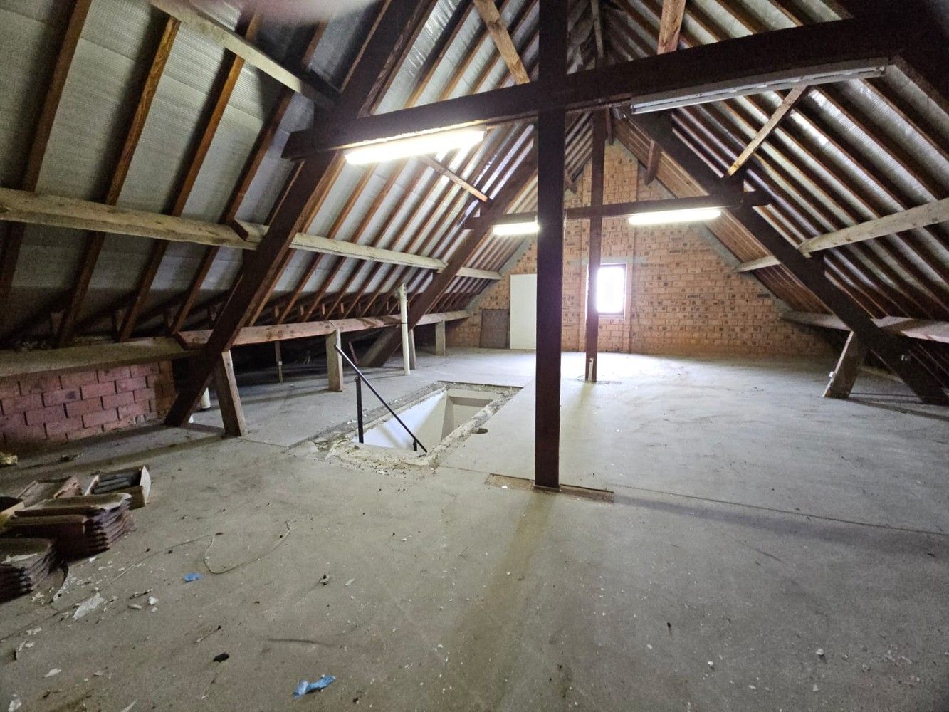 Volledig onderkelderde villa met zongerichte tuin foto 24